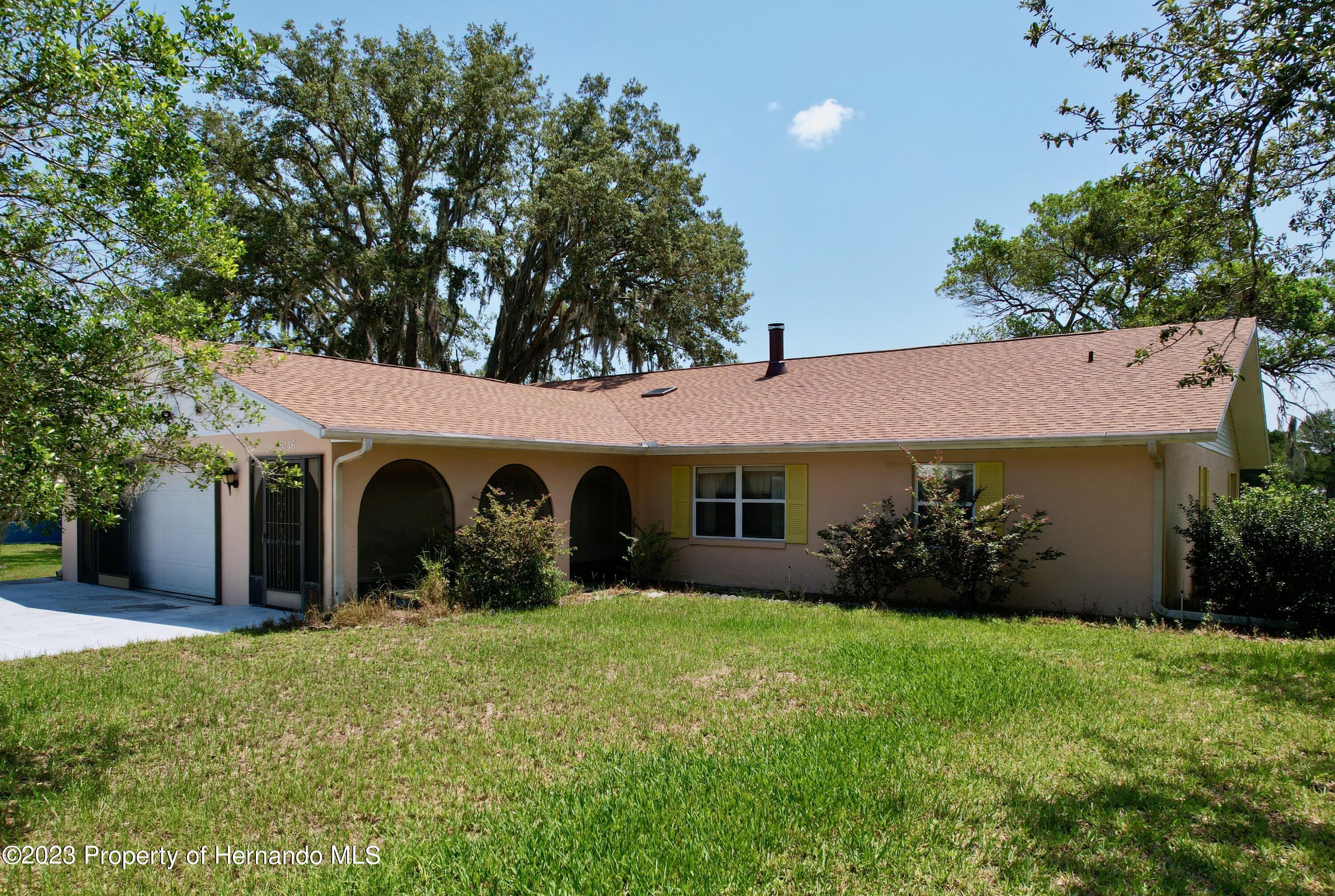 6136 Fairway Drive, Dade City, Florida image 2