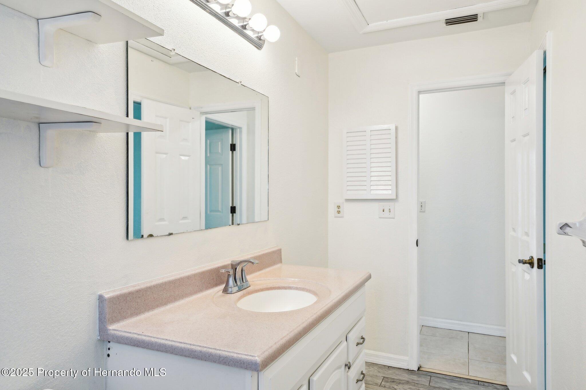 18633 Oak Way Drive, Hudson, Florida image 27