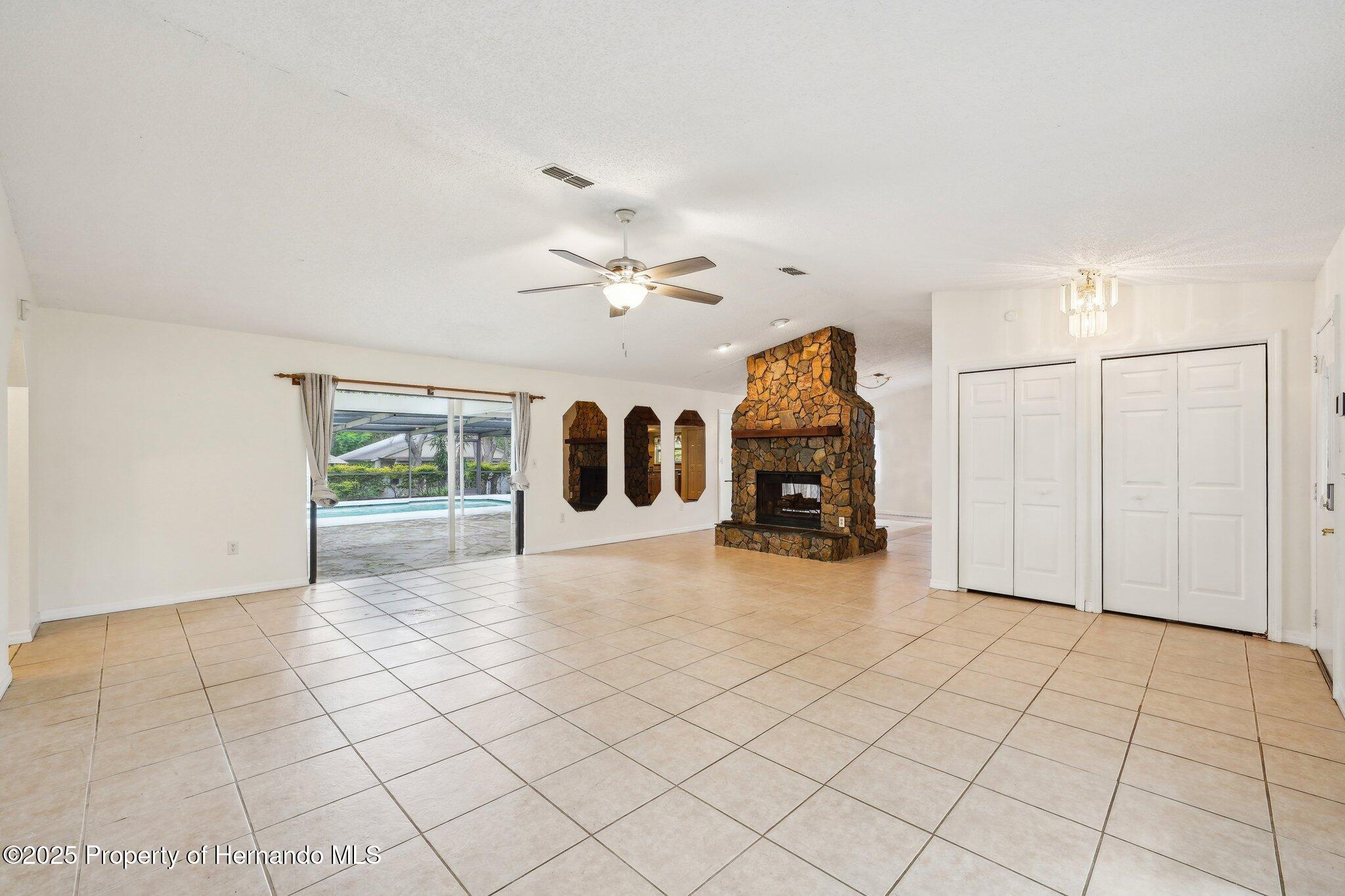 18633 Oak Way Drive, Hudson, Florida image 14