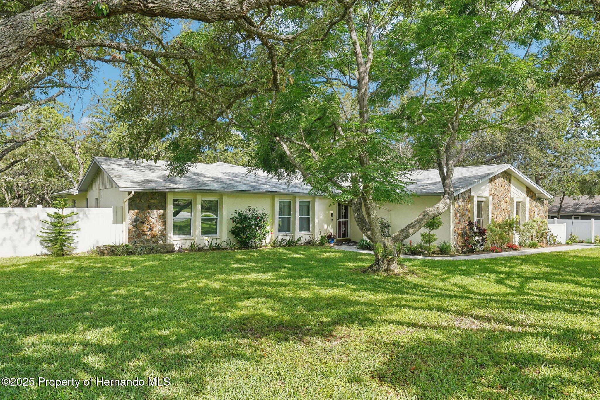18633 Oak Way Drive, Hudson, Florida image 3