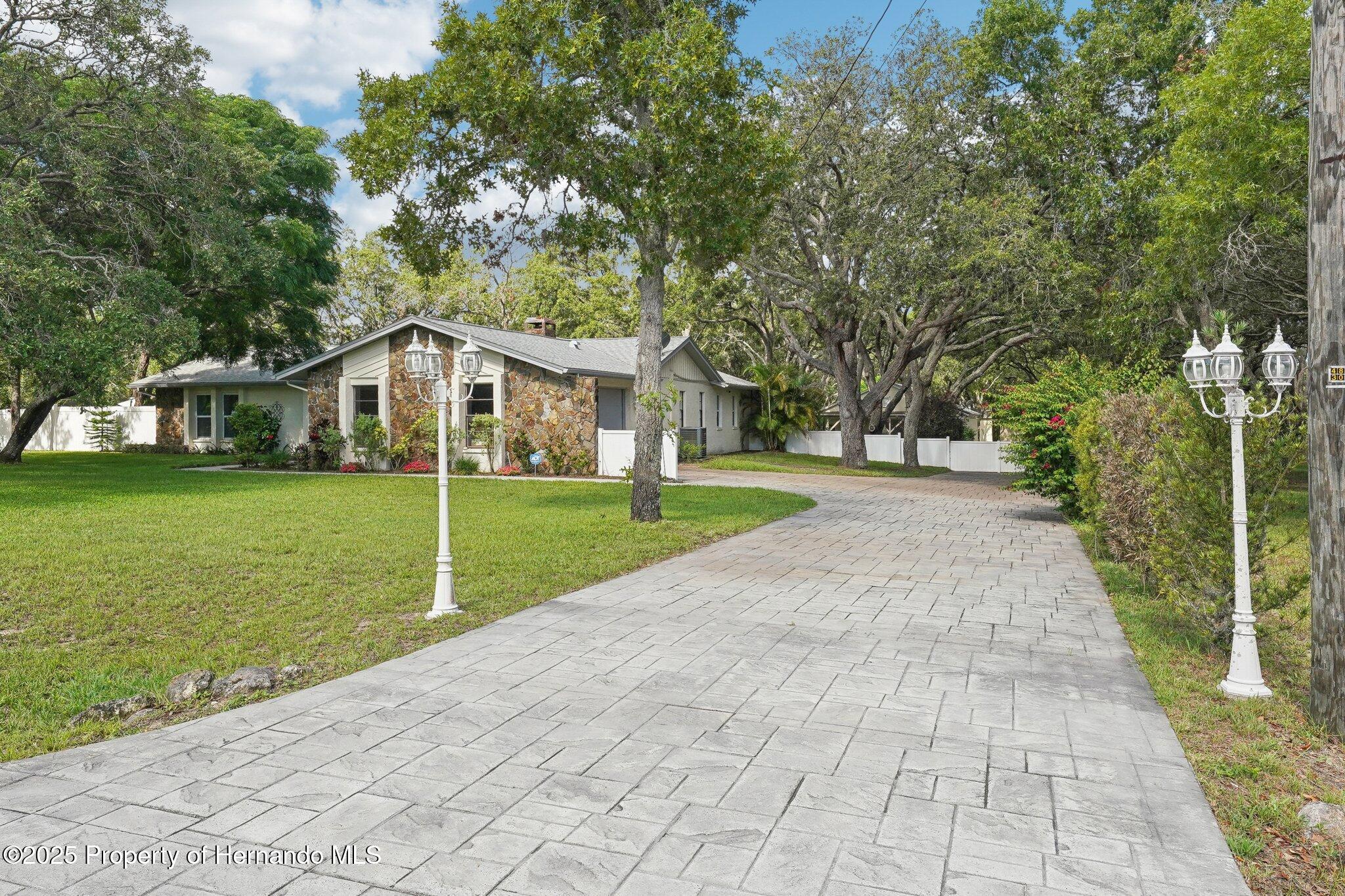 18633 Oak Way Drive, Hudson, Florida image 6