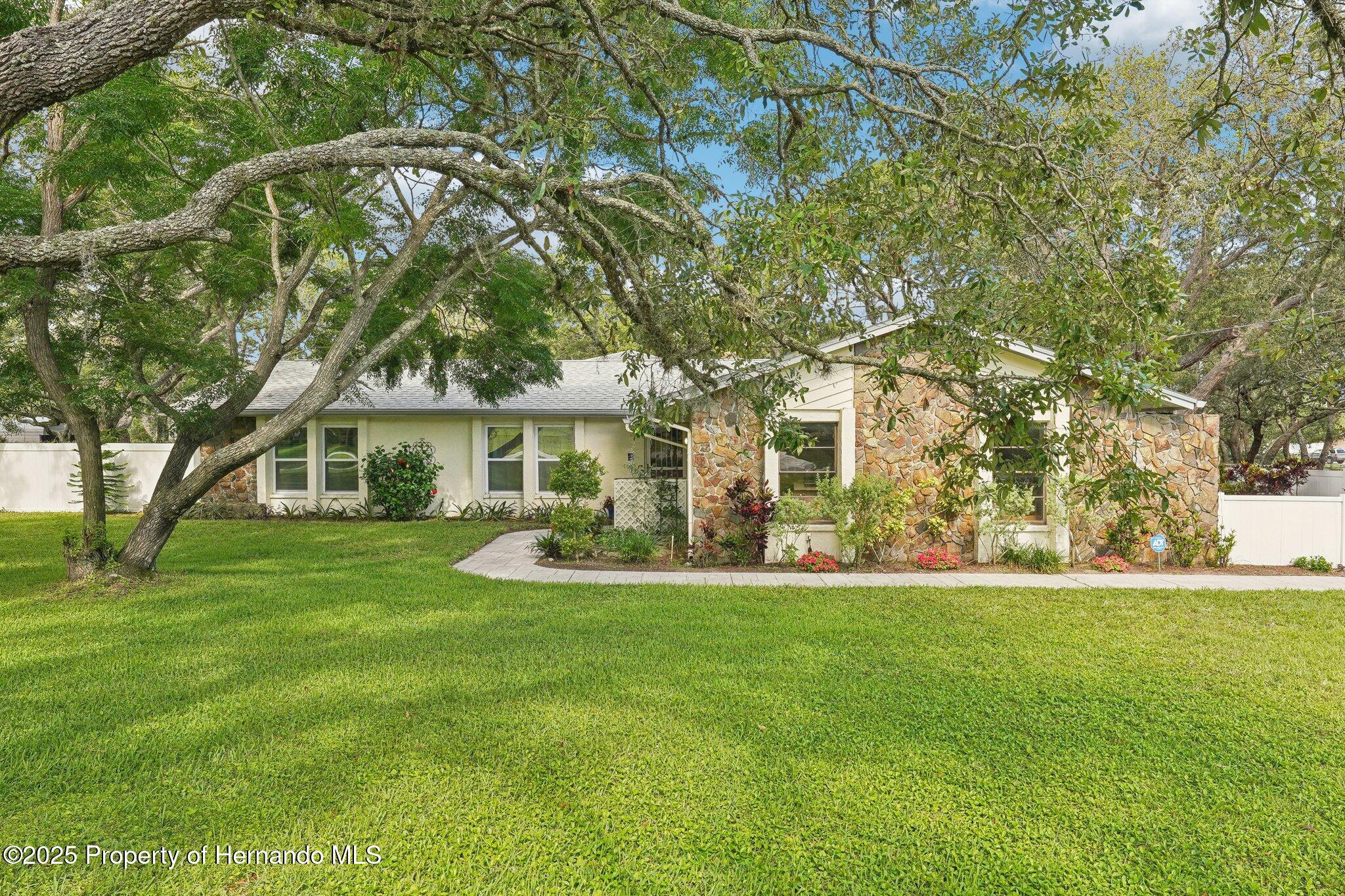 18633 Oak Way Drive, Hudson, Florida image 1