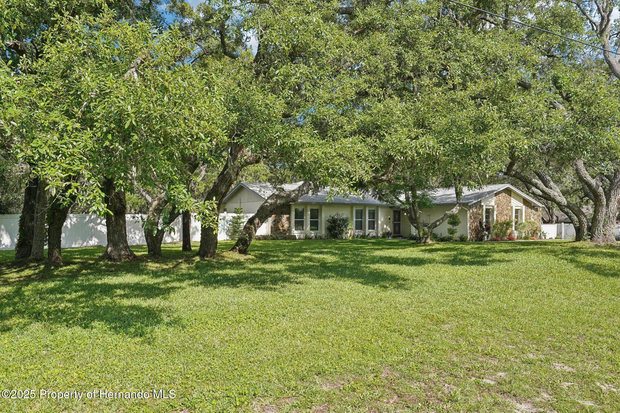 18633 Oak Way Drive, Hudson, Florida image 2