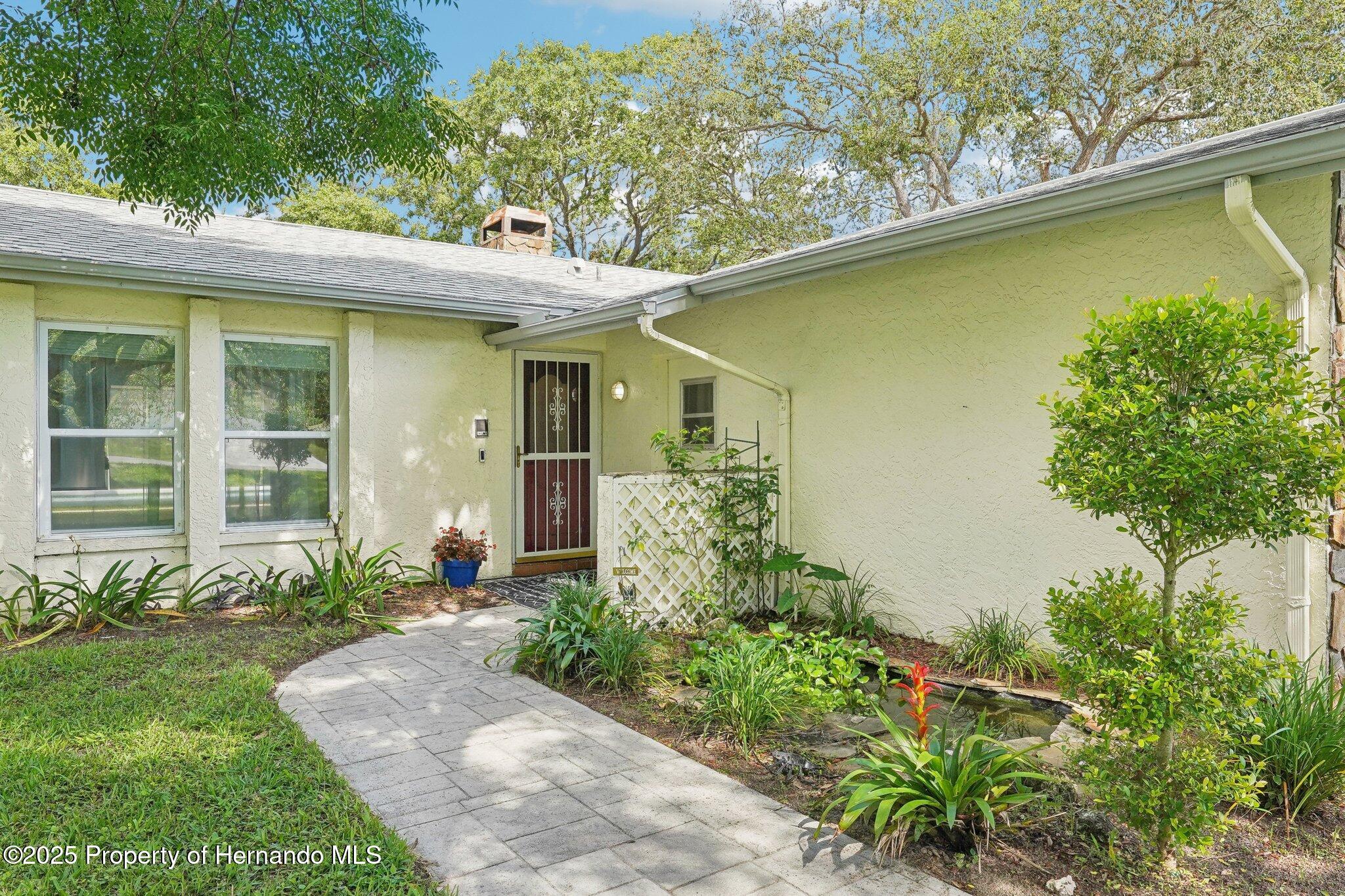 18633 Oak Way Drive, Hudson, Florida image 8