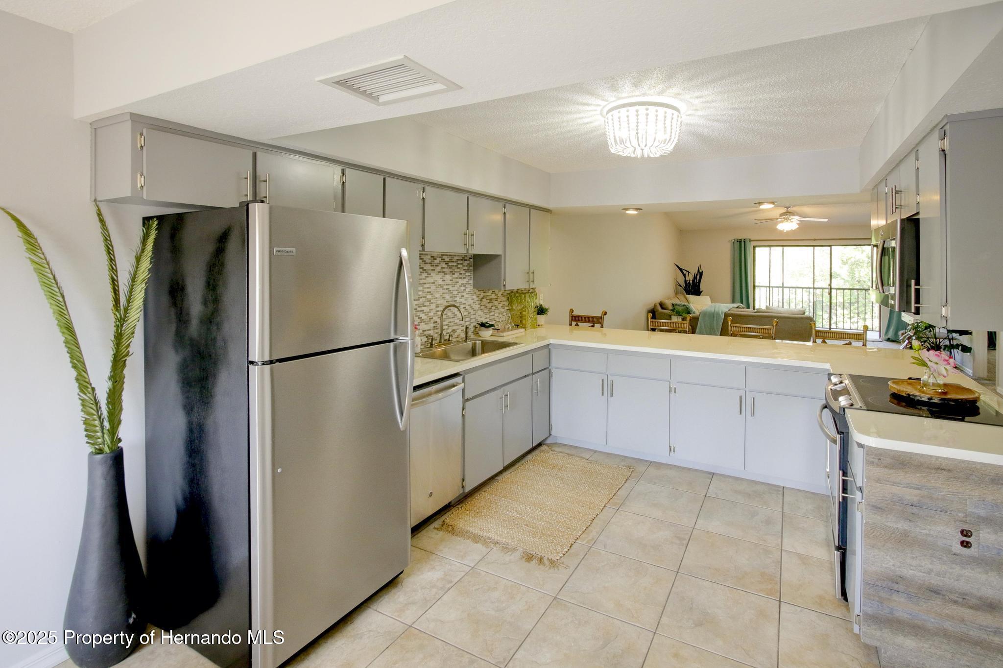 6583 River Run Boulevard, Weeki Wachee, Florida image 15