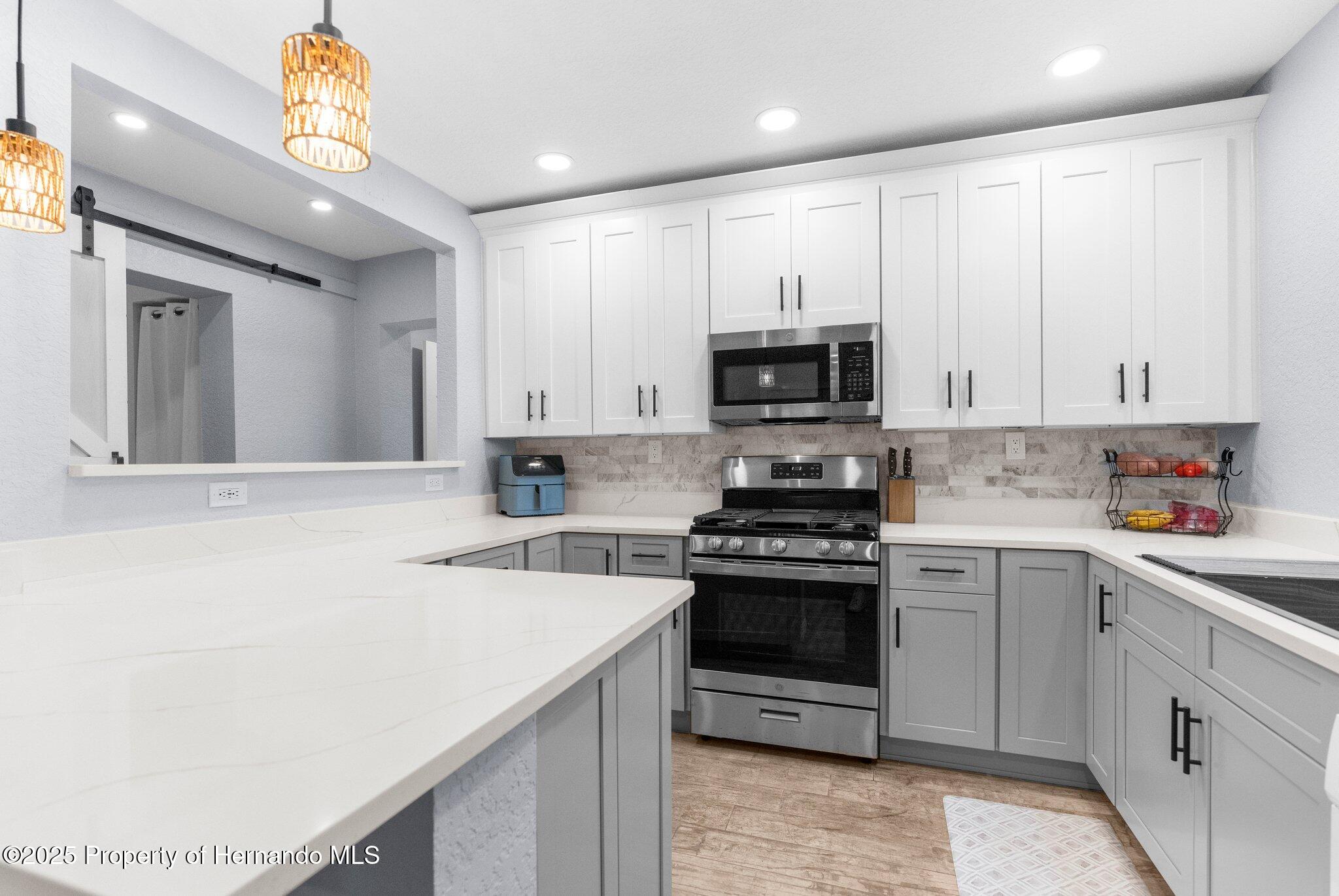 5421 Gay Street, Weeki Wachee, Florida image 17