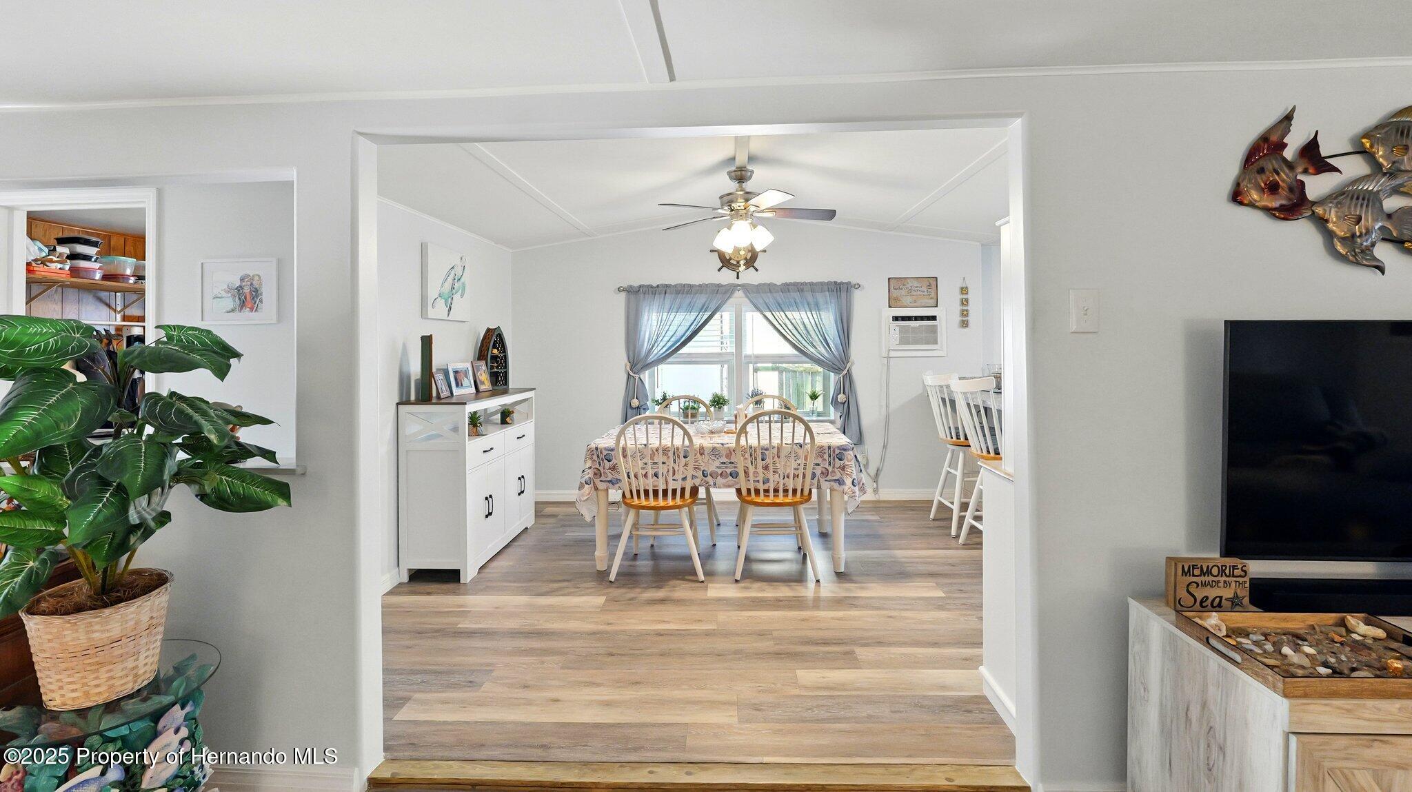 5527 Darlene Street, Weeki Wachee, Florida image 9