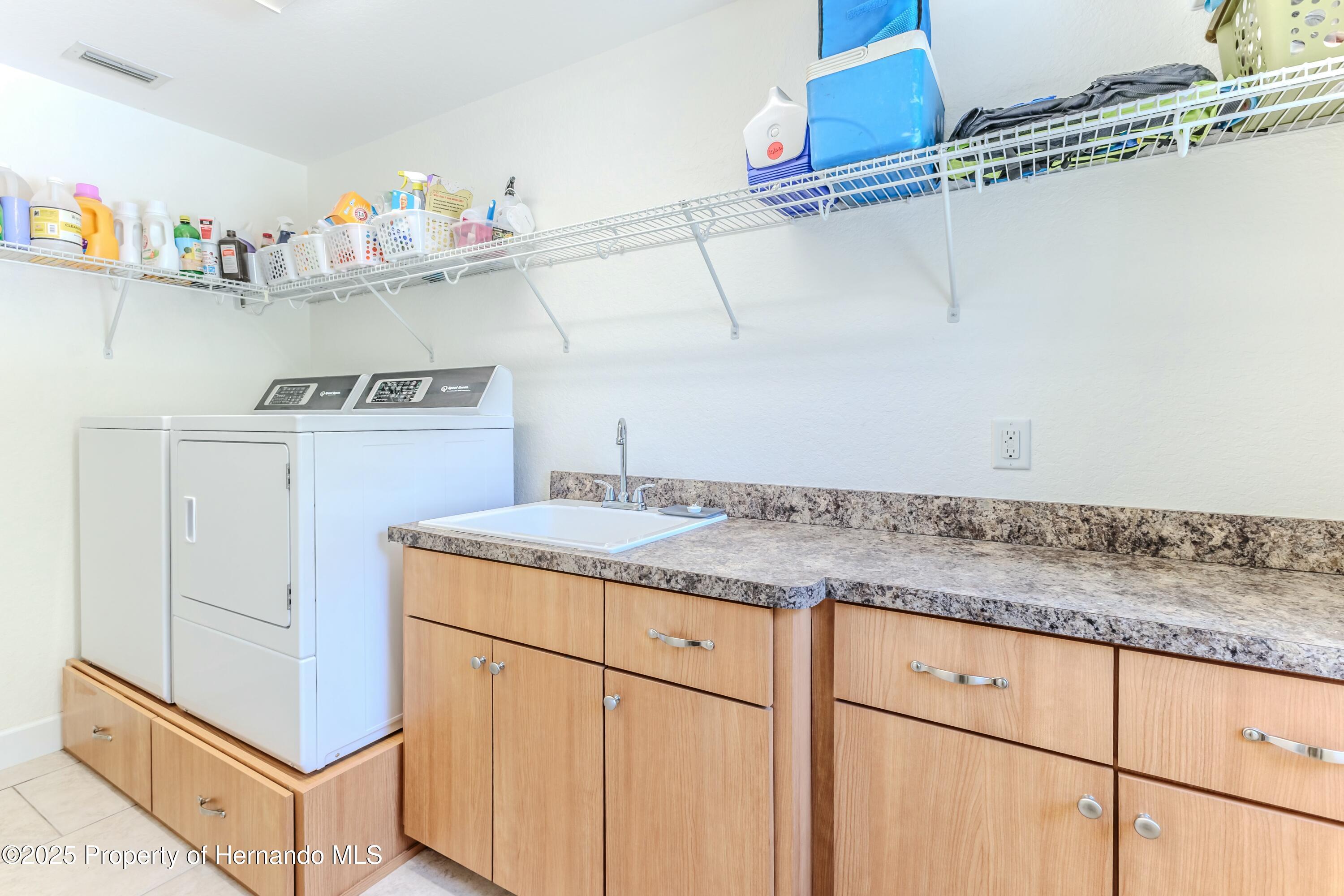 7106 Porpoise Street, Weeki Wachee, Florida image 47