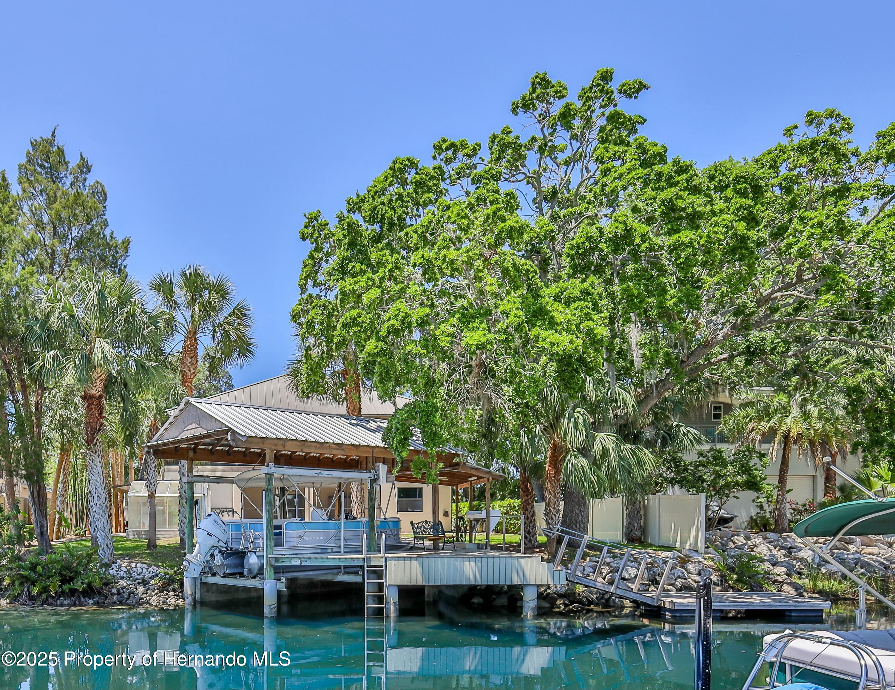 7106 Porpoise Street, Weeki Wachee, Florida image 3