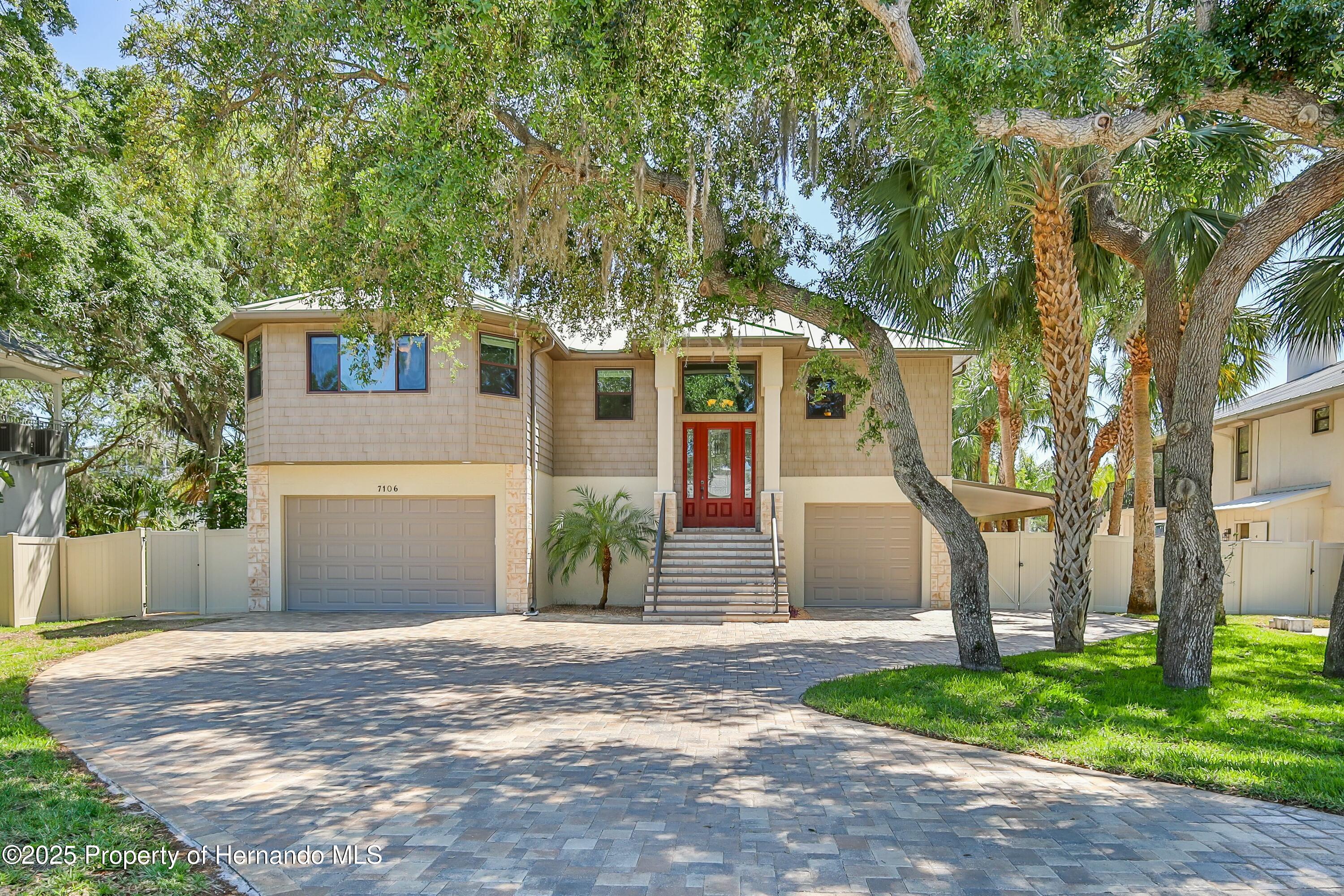 7106 Porpoise Street, Weeki Wachee, Florida image 1