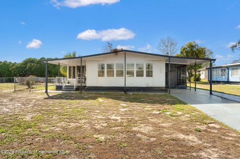 Mobile Home For Sale - 8431 Moonlight Avenue<br/> Brooksville, FL 34613