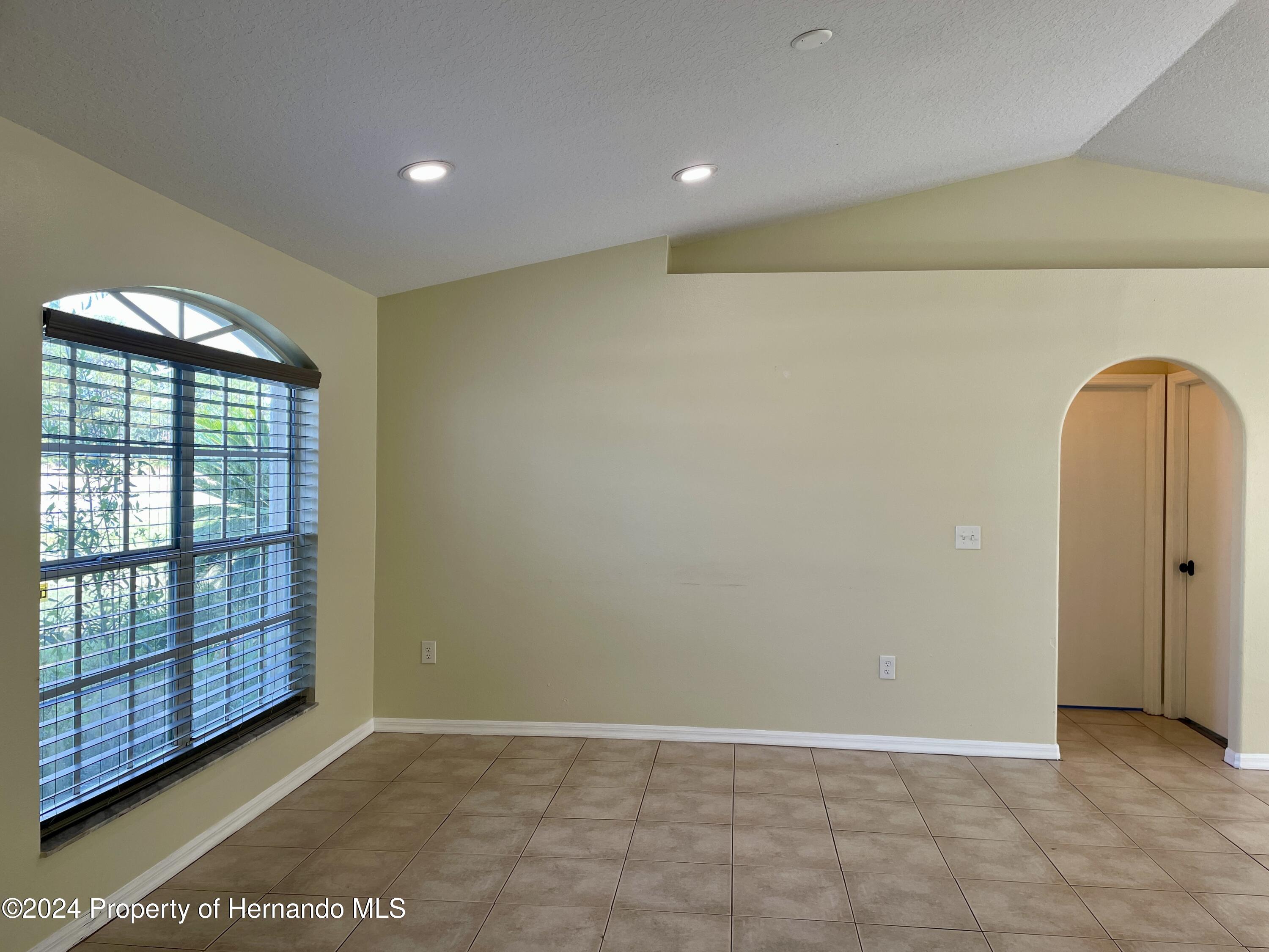 10448 Canary Avenue, Weeki Wachee, Florida image 34