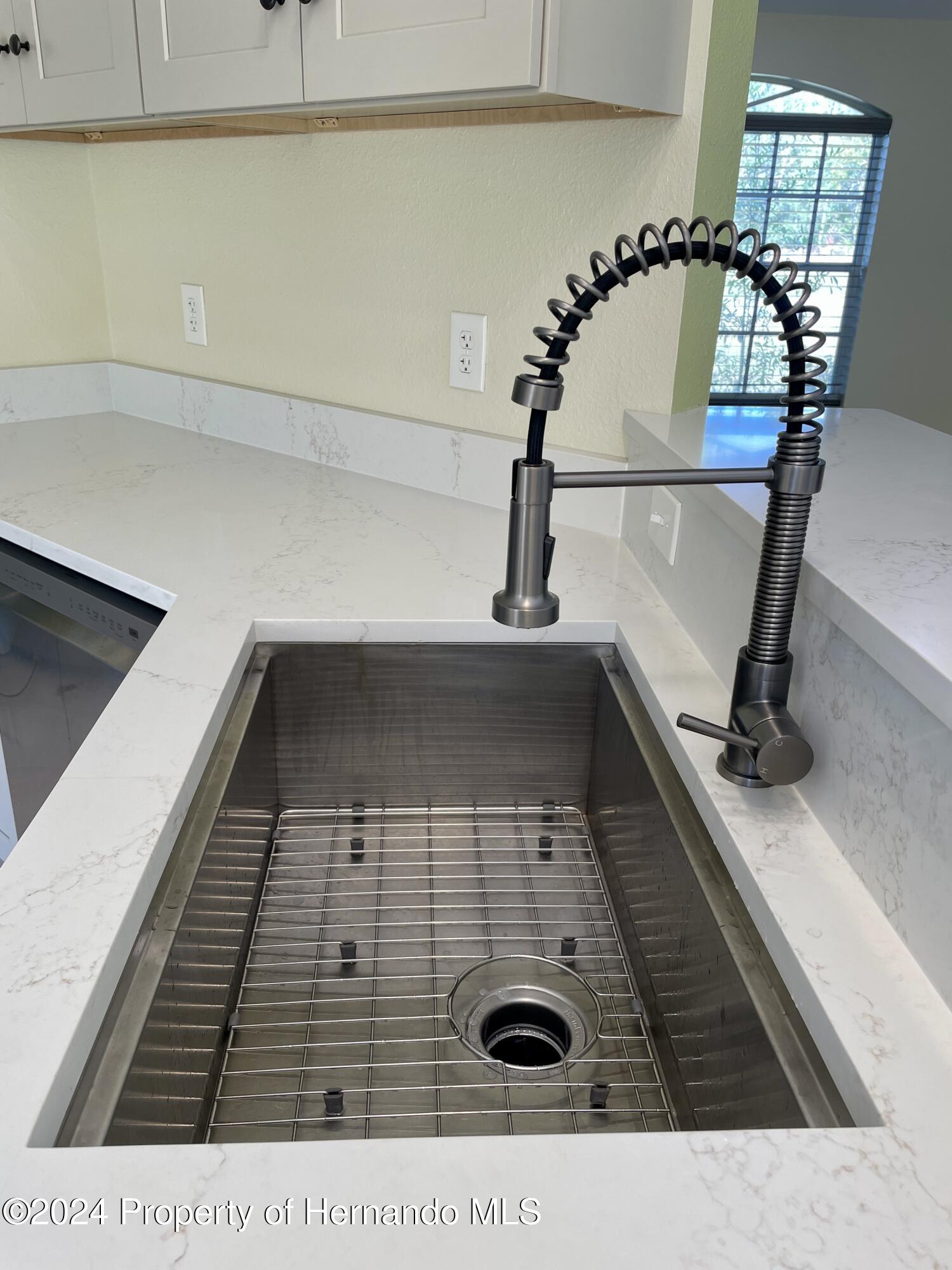 10448 Canary Avenue, Weeki Wachee, Florida image 7