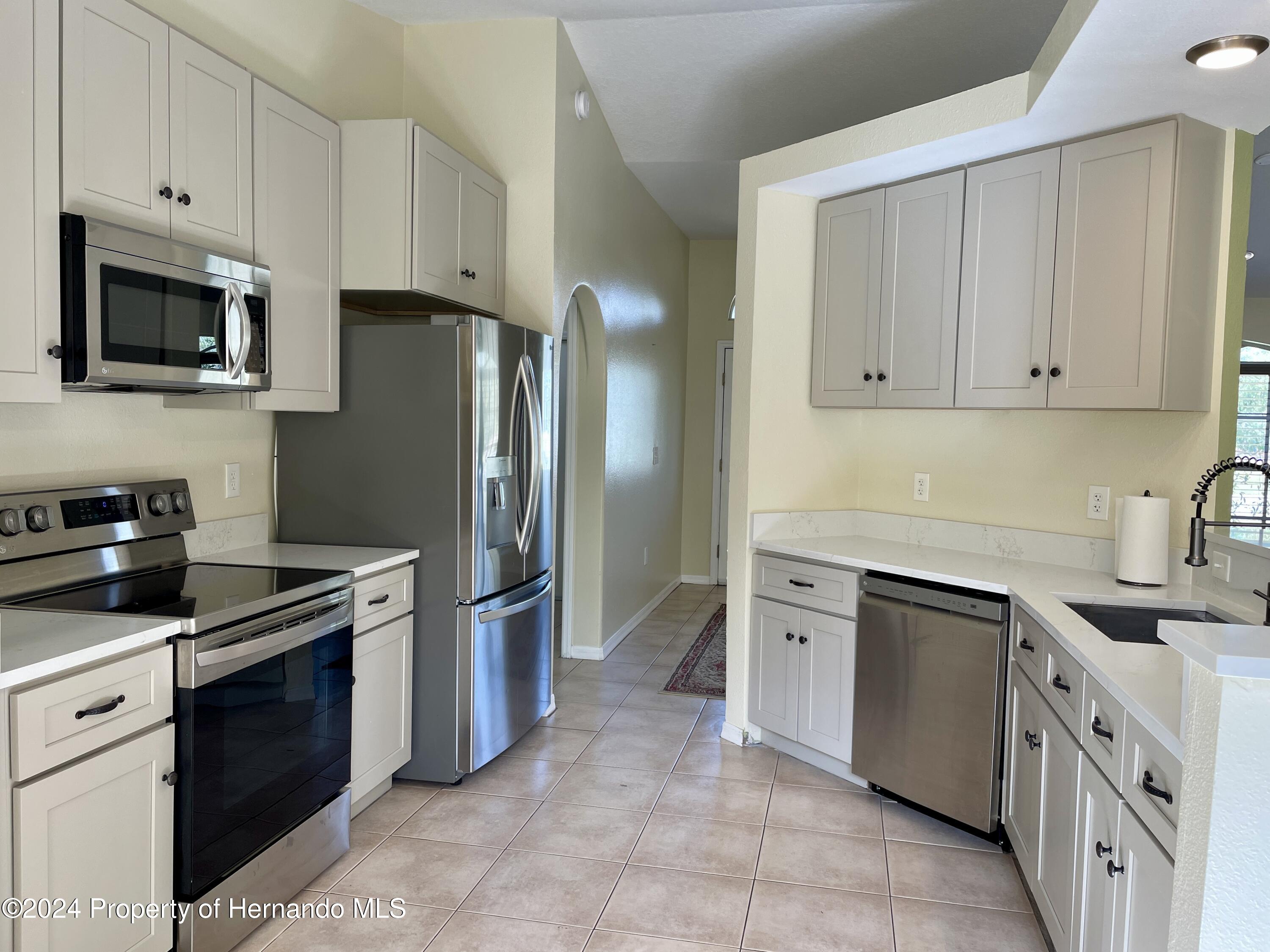 10448 Canary Avenue, Weeki Wachee, Florida image 3