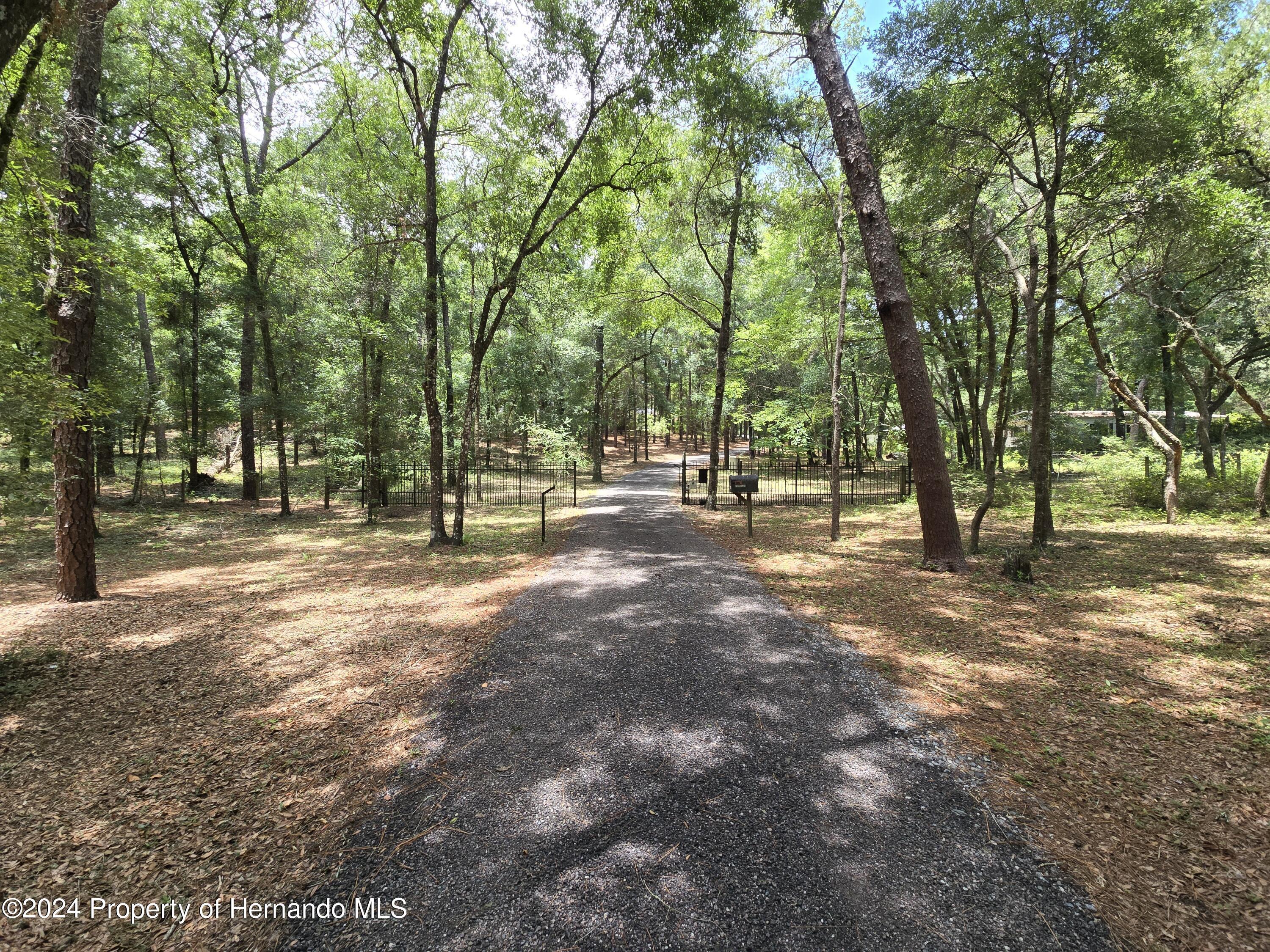 16357 Pawnee Drive, Brooksville, Florida image 3