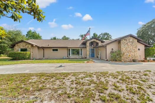 5216 Hope Lane, Spring Hill, Florida image 2