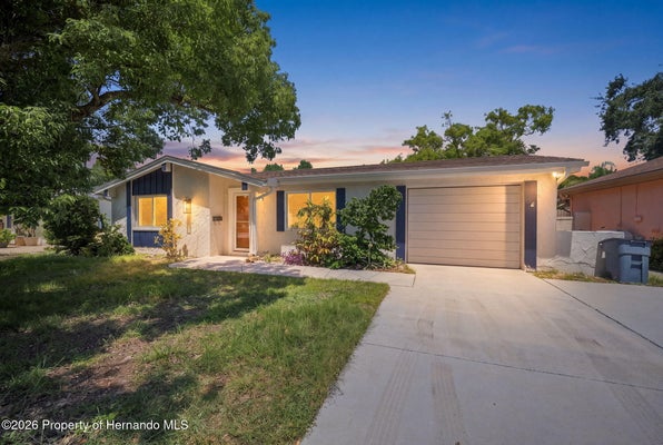 4025 STRATFIELD DR, NEW PORT RICHEY, FL 34652 - Image e12bbb3dc8b1d2db46aba7848ef2ff72/553870494