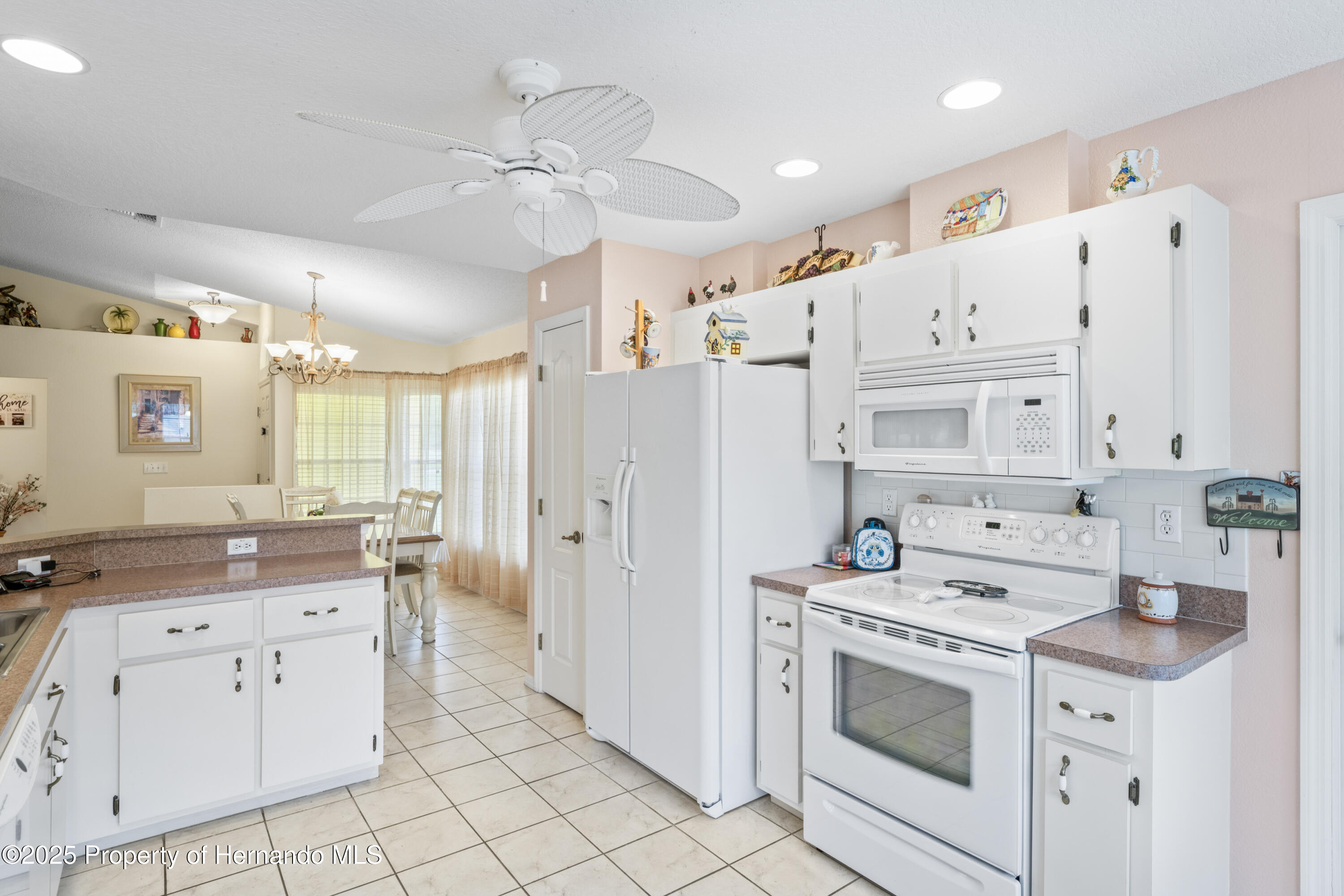 12271 House Finch Road, Weeki Wachee, Florida image 9