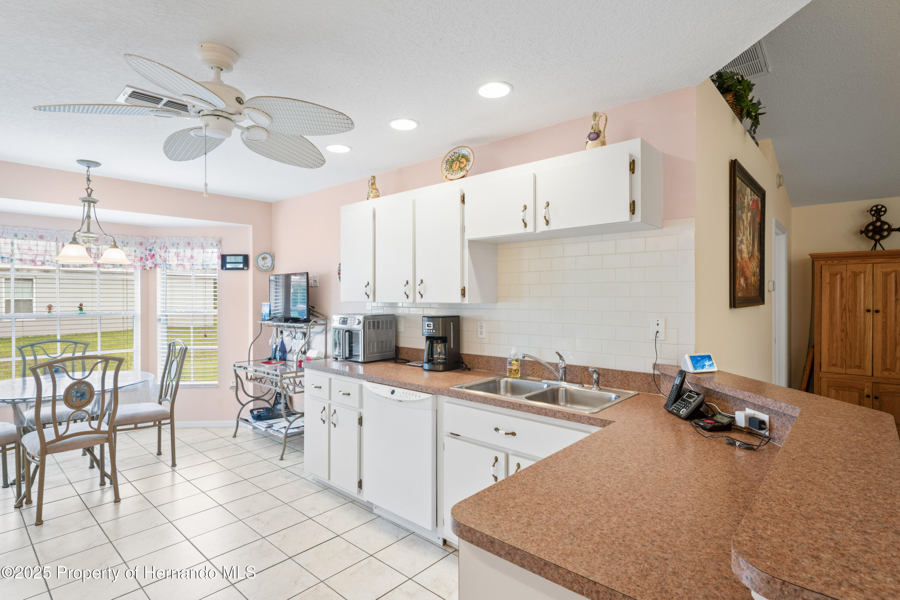 12271 House Finch Road, Weeki Wachee, Florida image 32