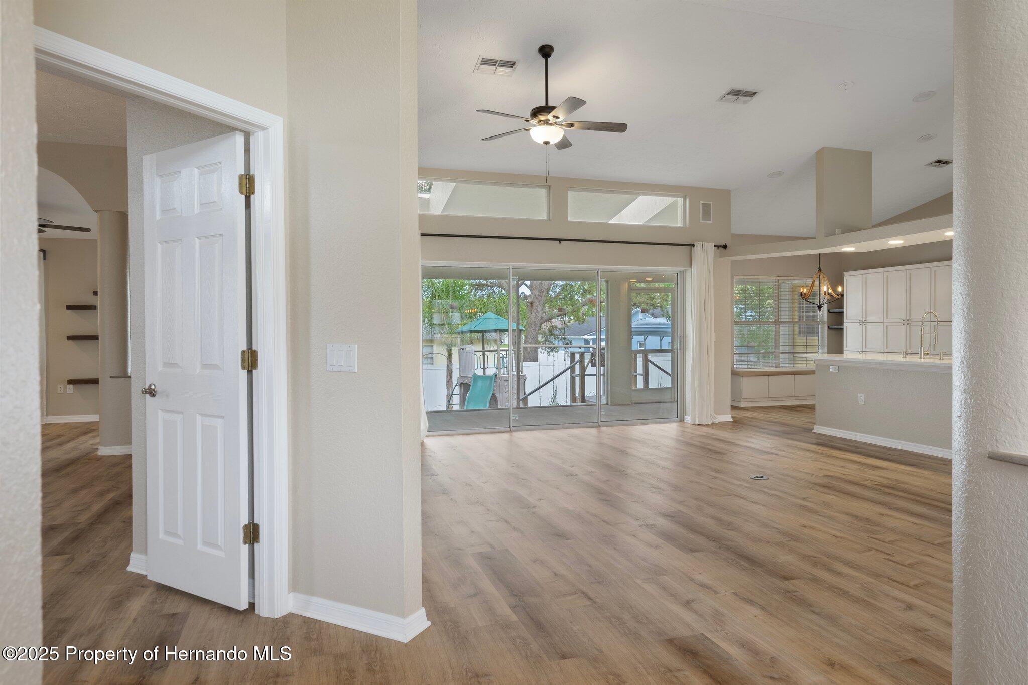 11242 Riddle Drive, Spring Hill, Florida image 7