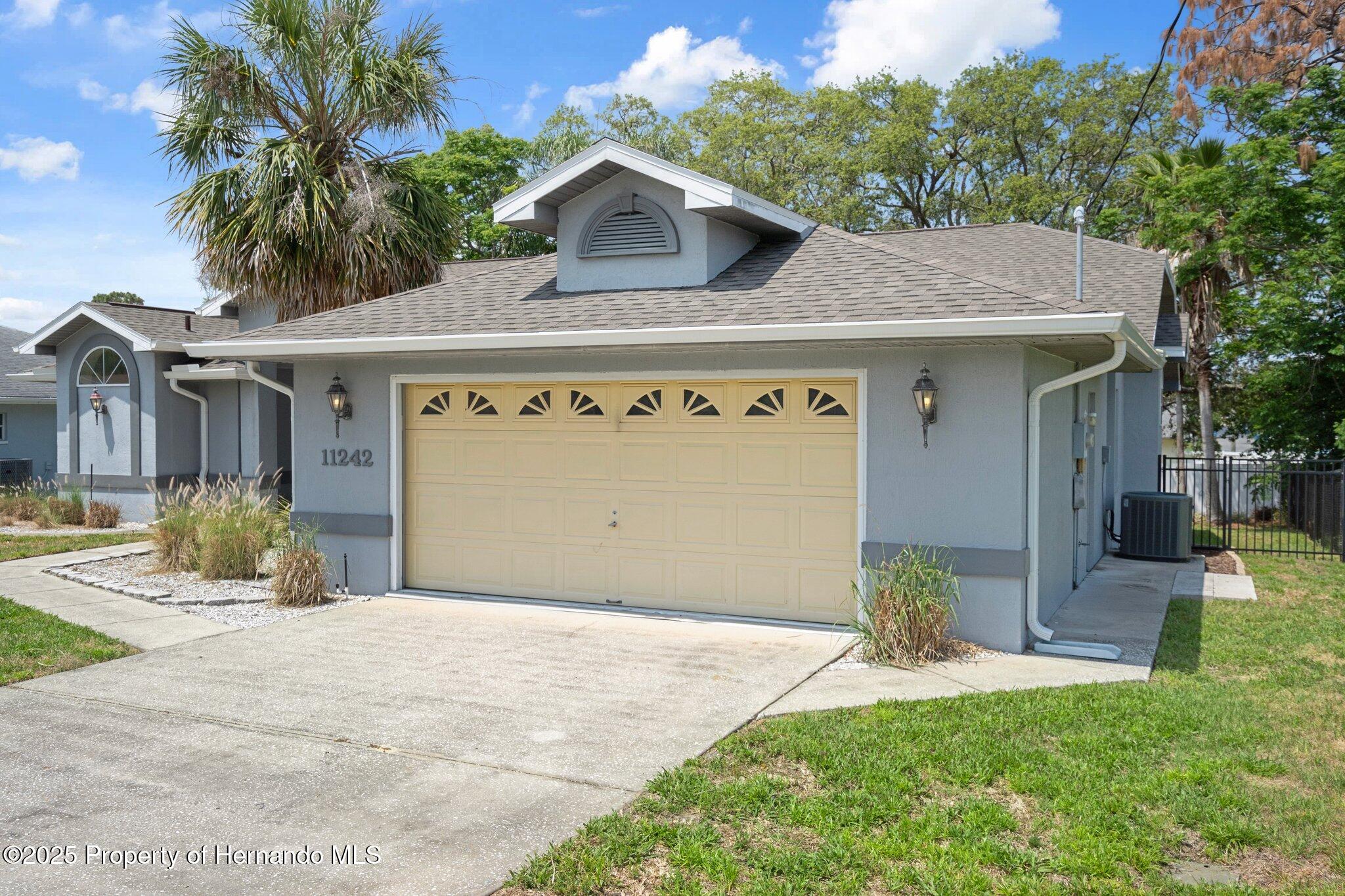 11242 Riddle Drive, Spring Hill, Florida image 3