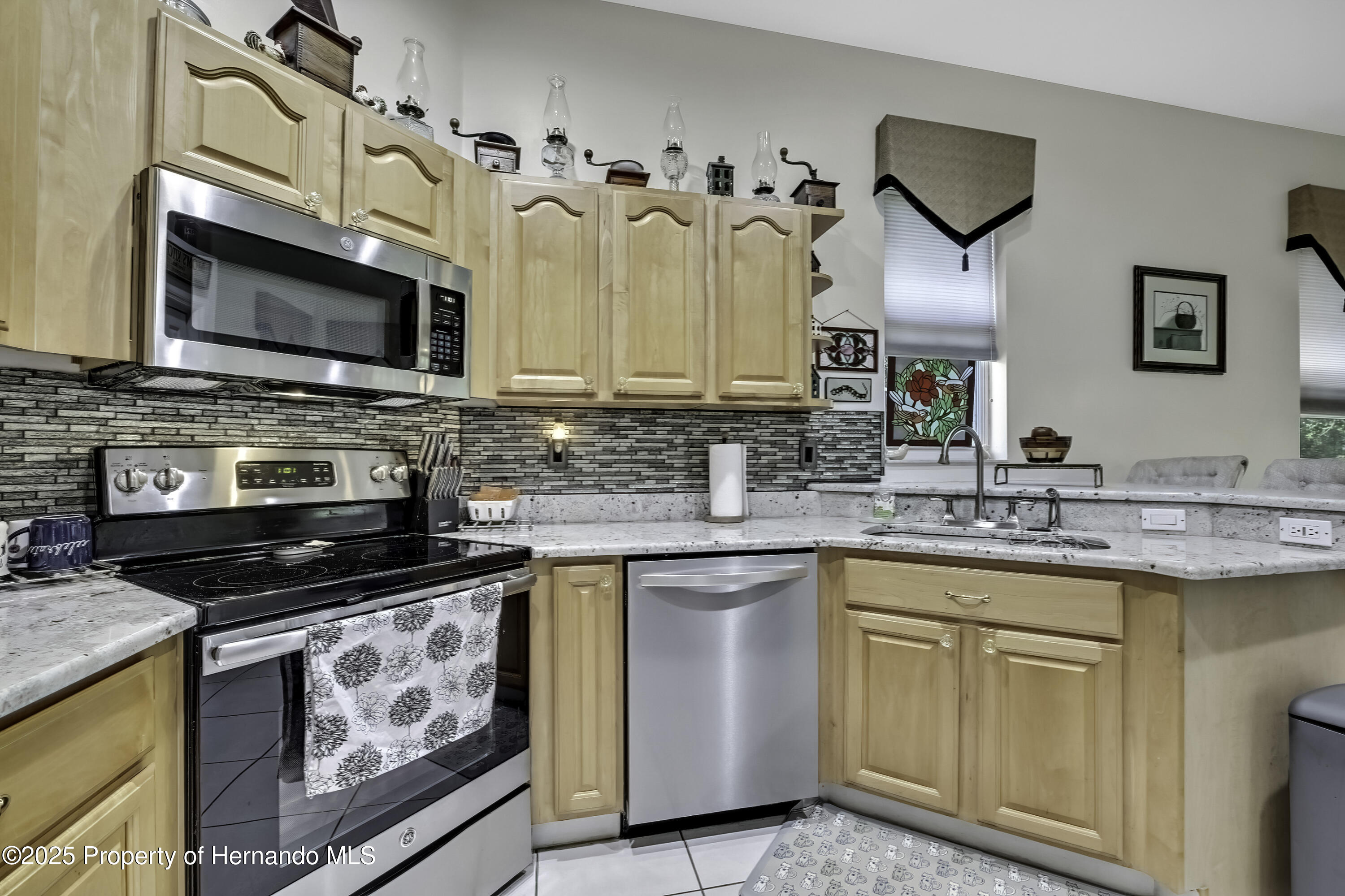 10109 Holly Berry Drive, Weeki Wachee, Florida image 12