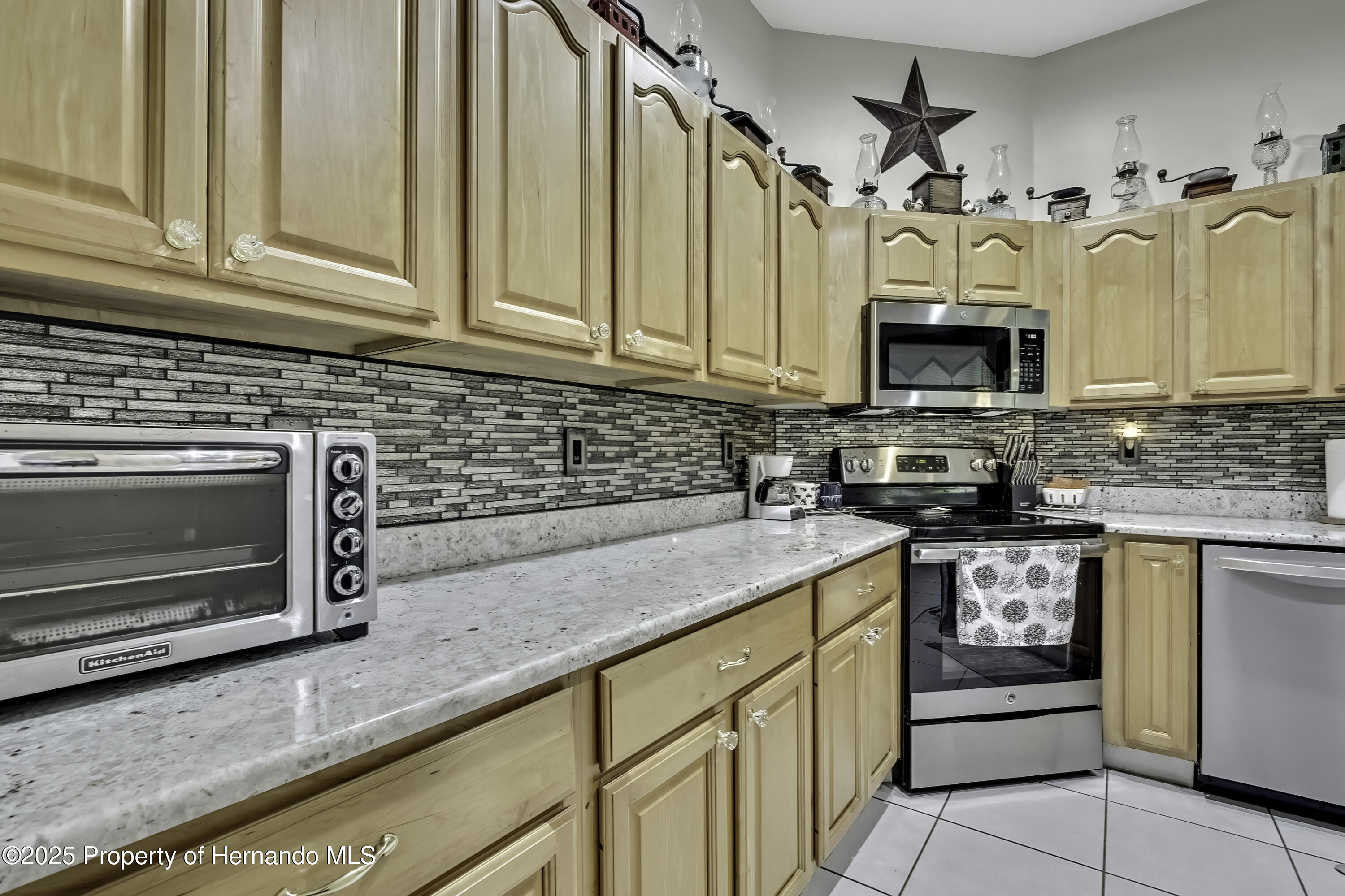10109 Holly Berry Drive, Weeki Wachee, Florida image 10