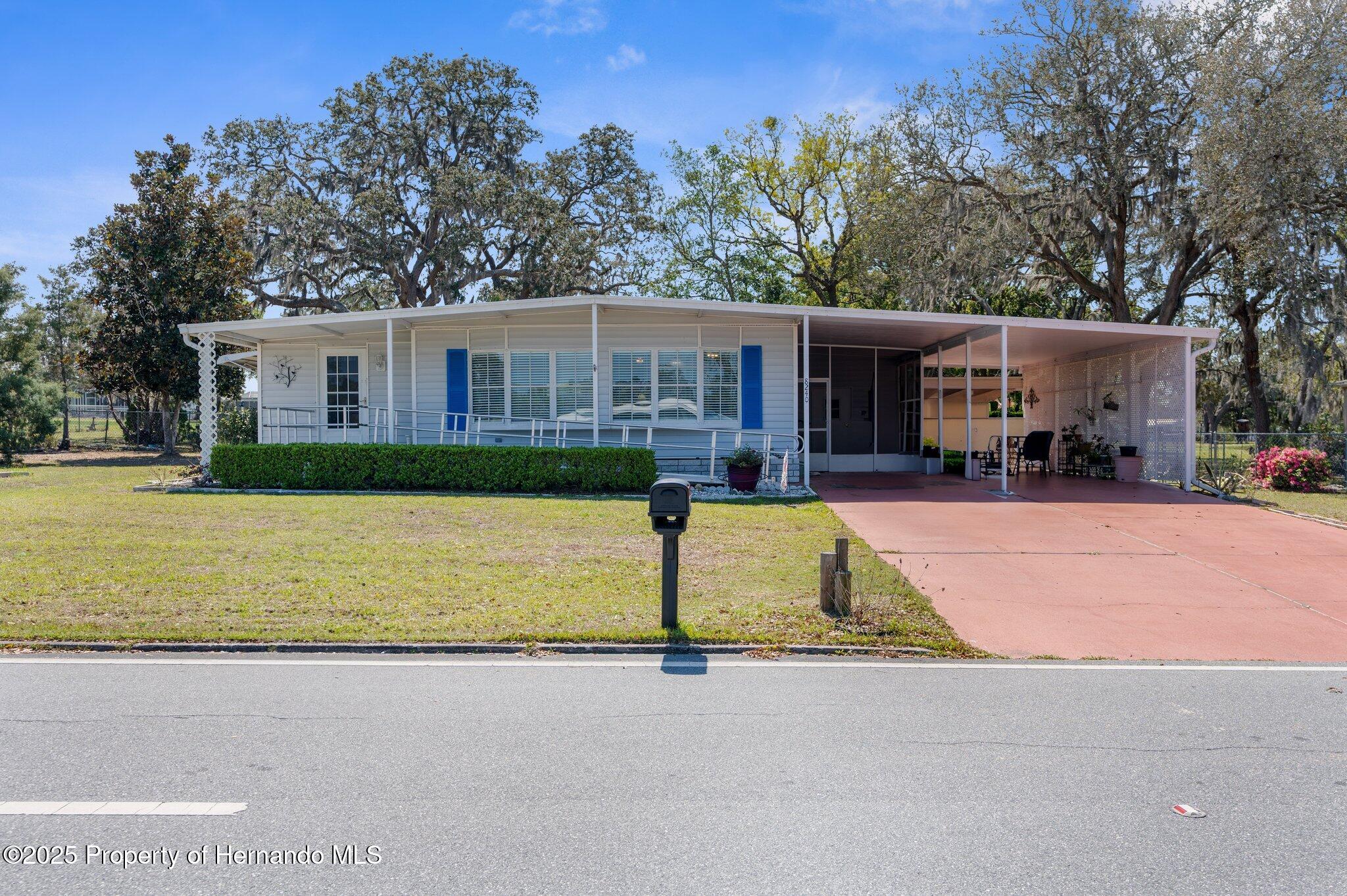 8240 Highpoint Boulevard, Brooksville, Florida image 2