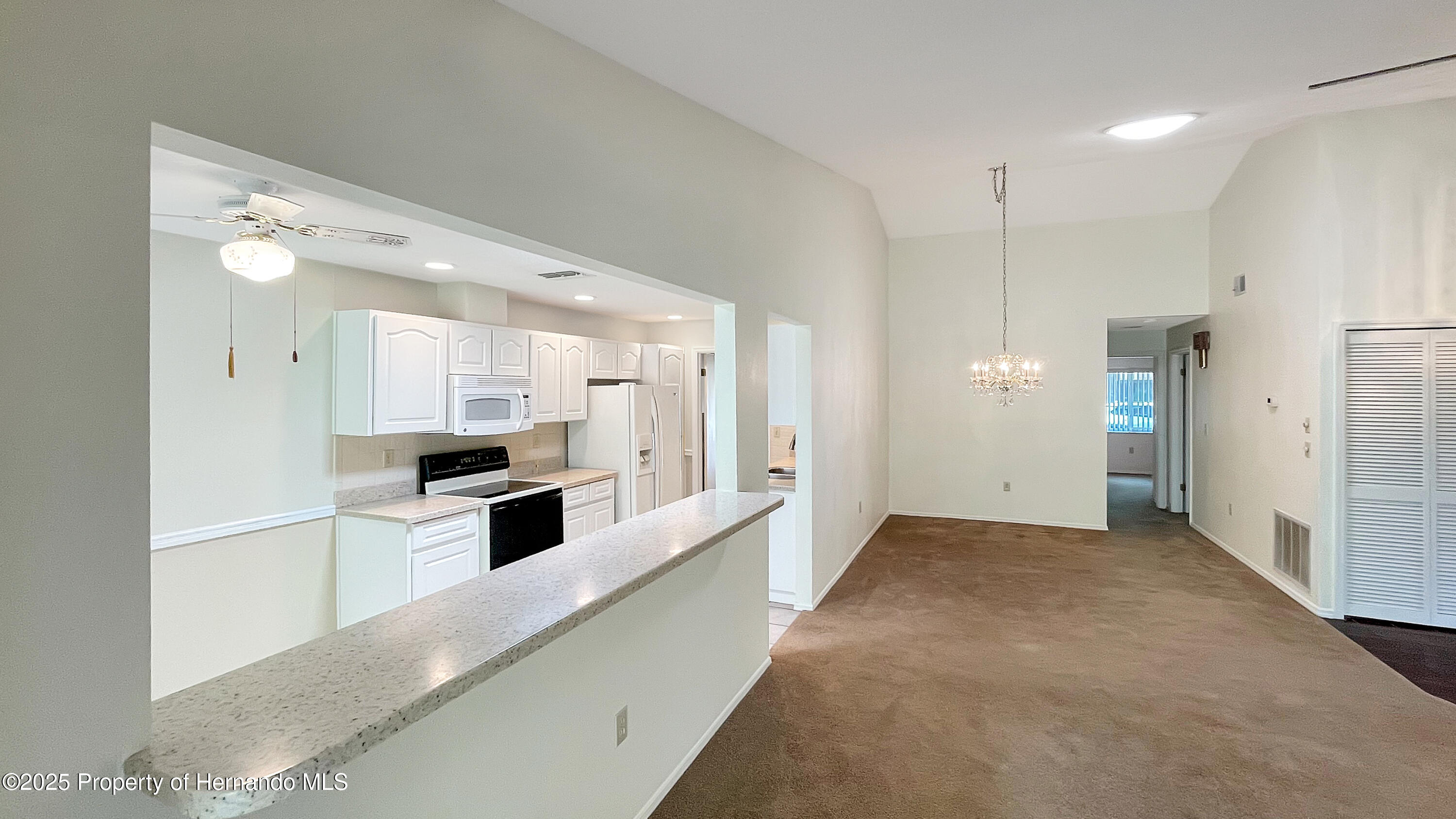 7495 Heather Walk Drive, Weeki Wachee, Florida image 5