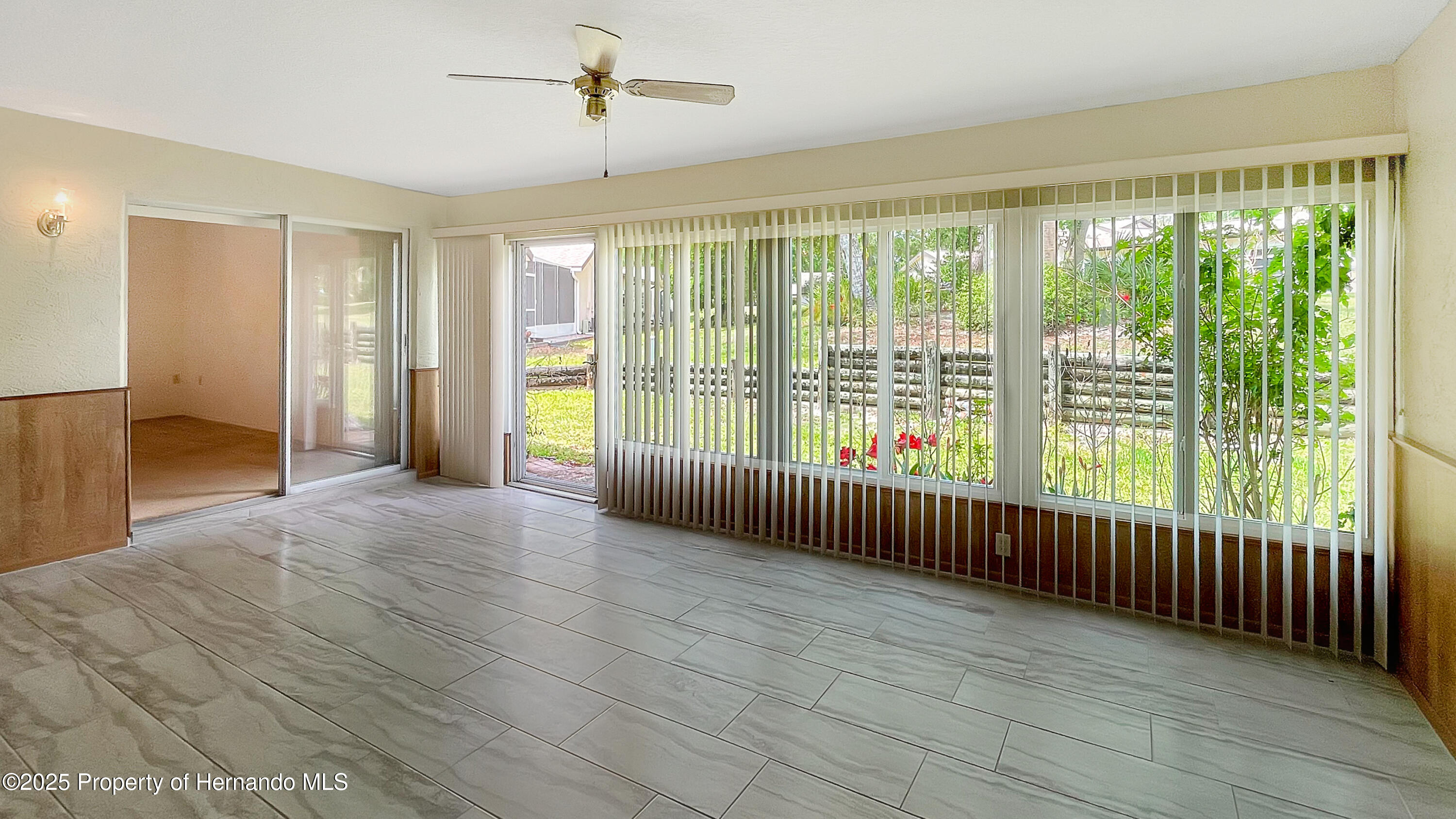 7495 Heather Walk Drive, Weeki Wachee, Florida image 6