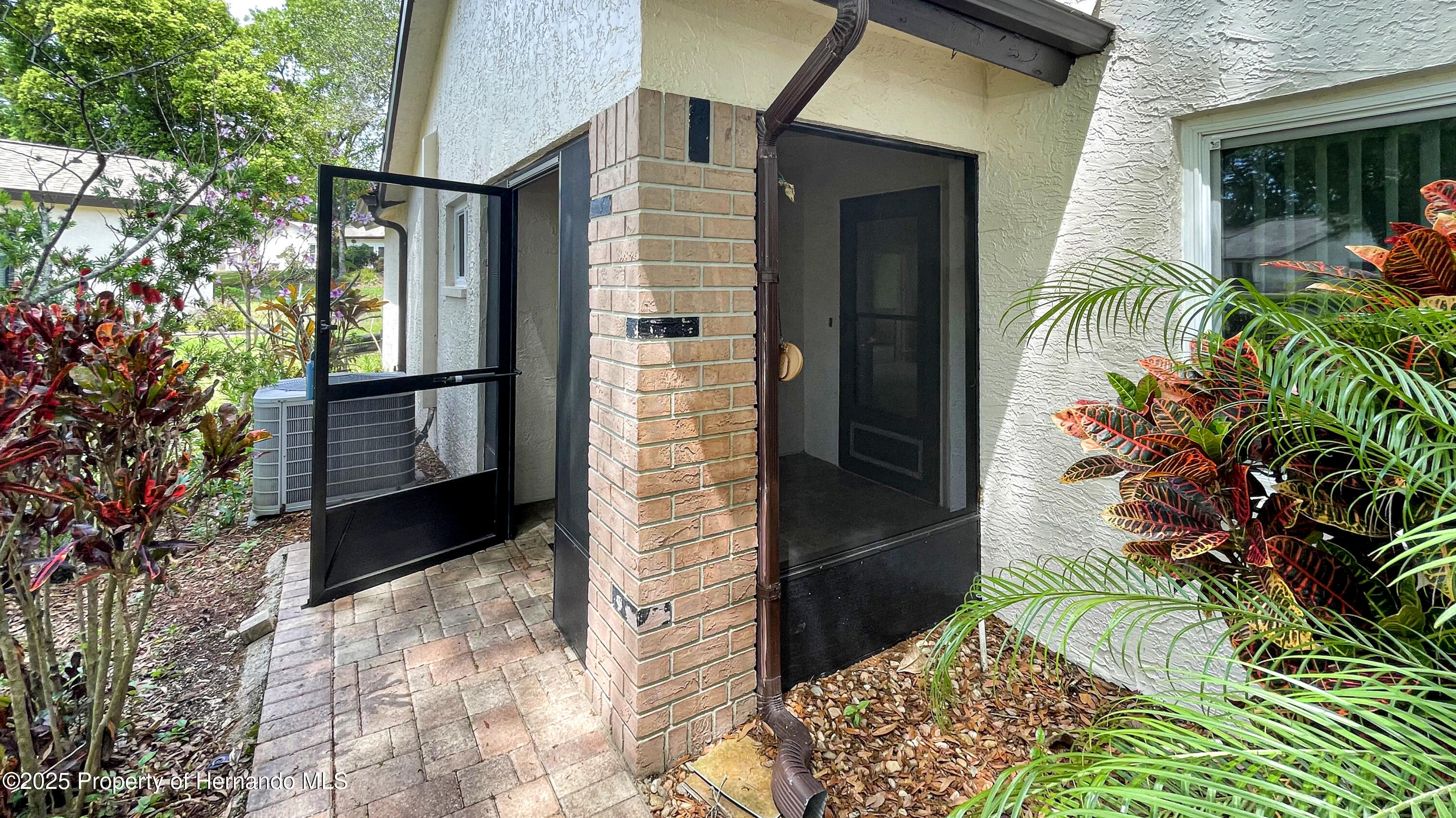 7495 Heather Walk Drive, Weeki Wachee, Florida image 3