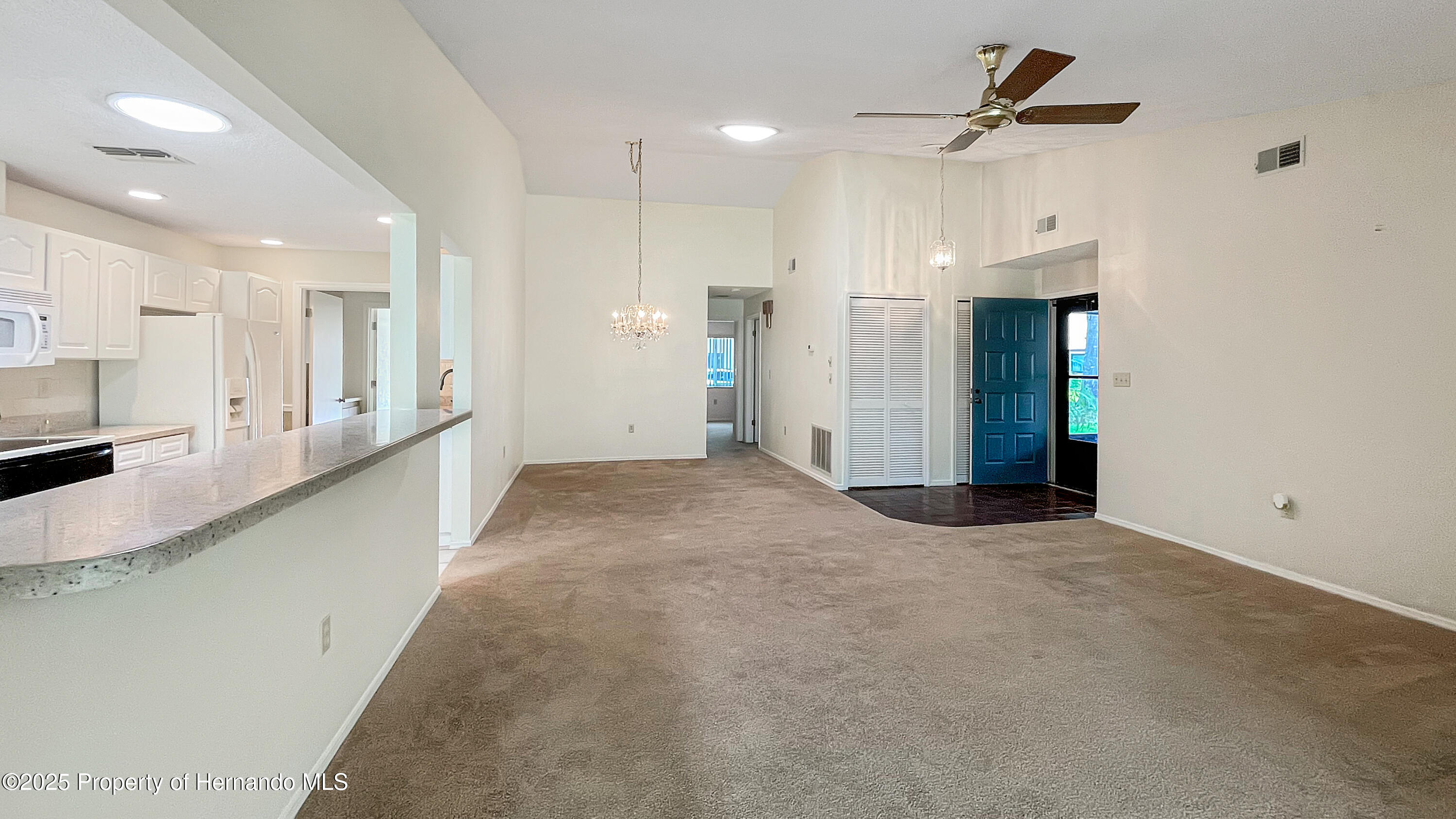 7495 Heather Walk Drive, Weeki Wachee, Florida image 10