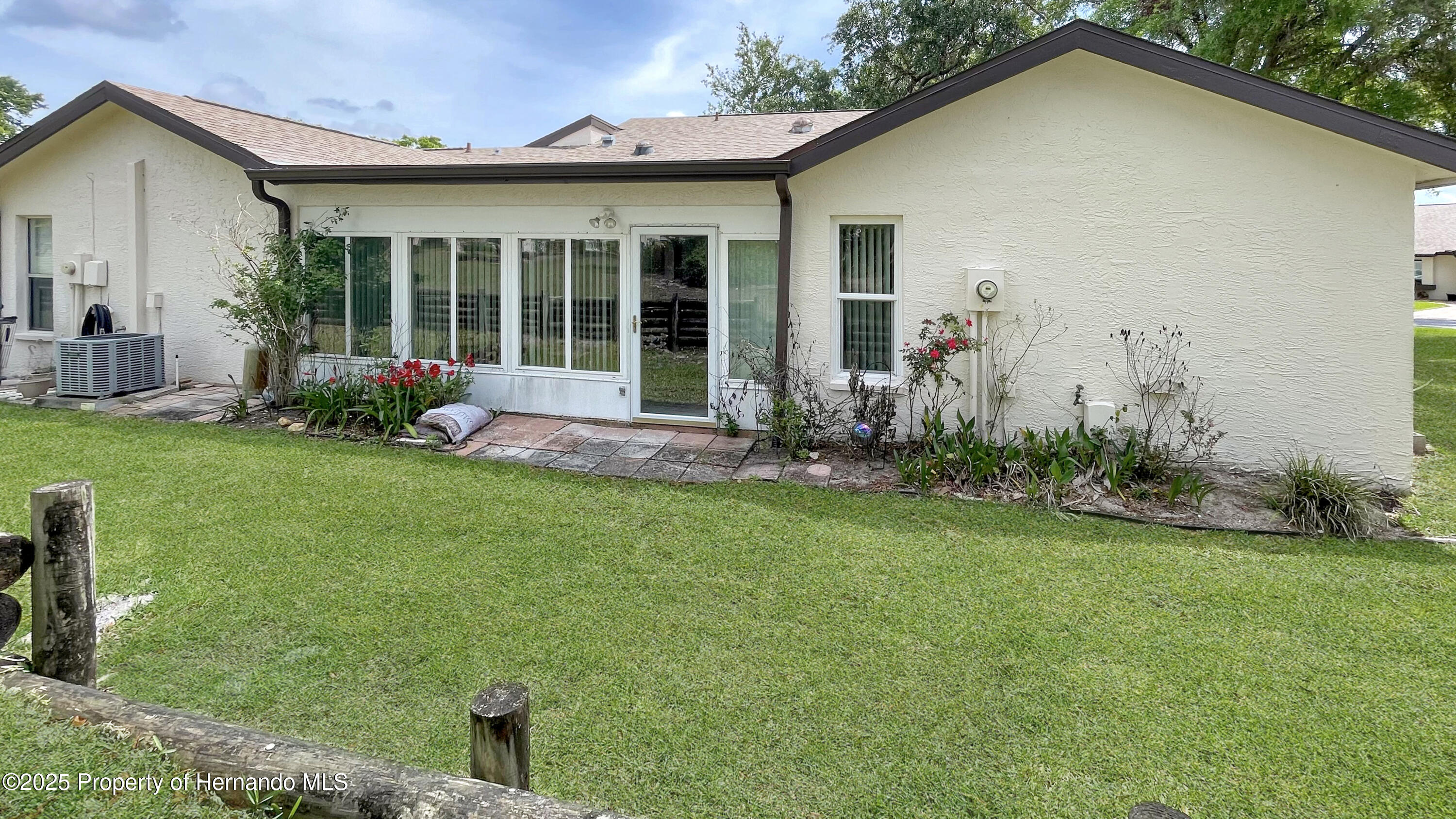 7495 Heather Walk Drive, Weeki Wachee, Florida image 4