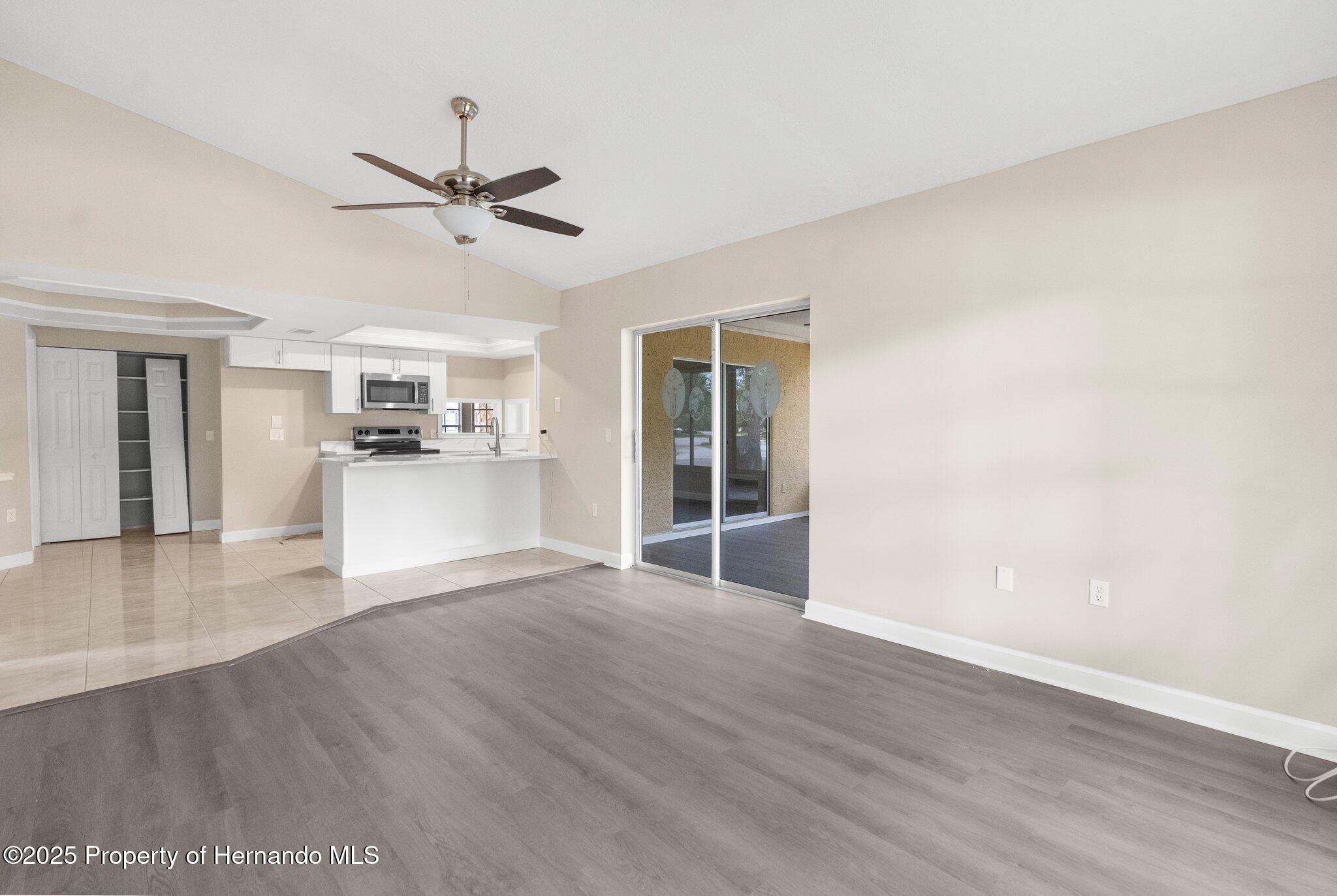 6509 Pine Meadows Drive, Spring Hill, Florida image 9