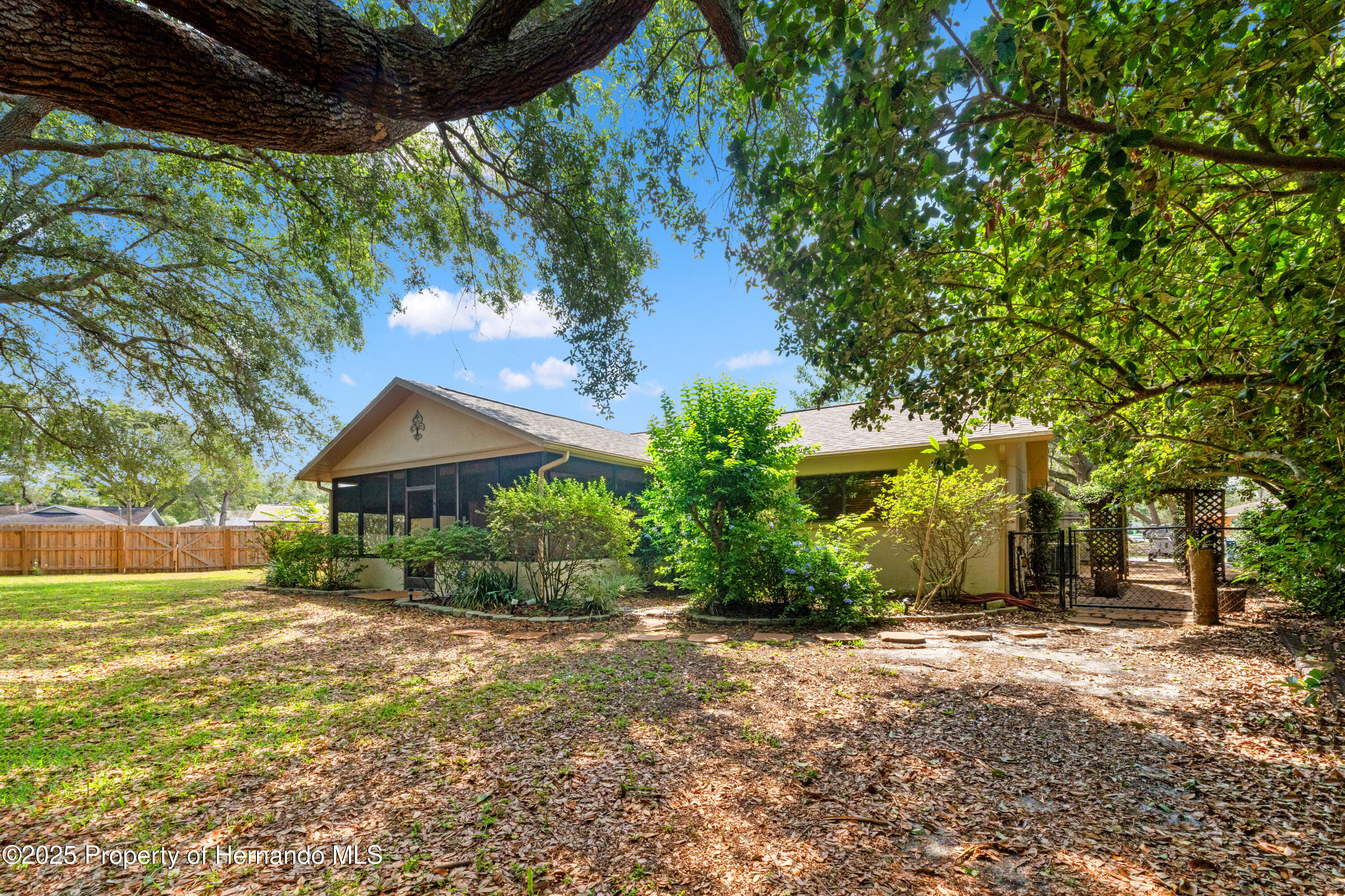 8309 Pebble Street, Spring Hill, Florida image 30