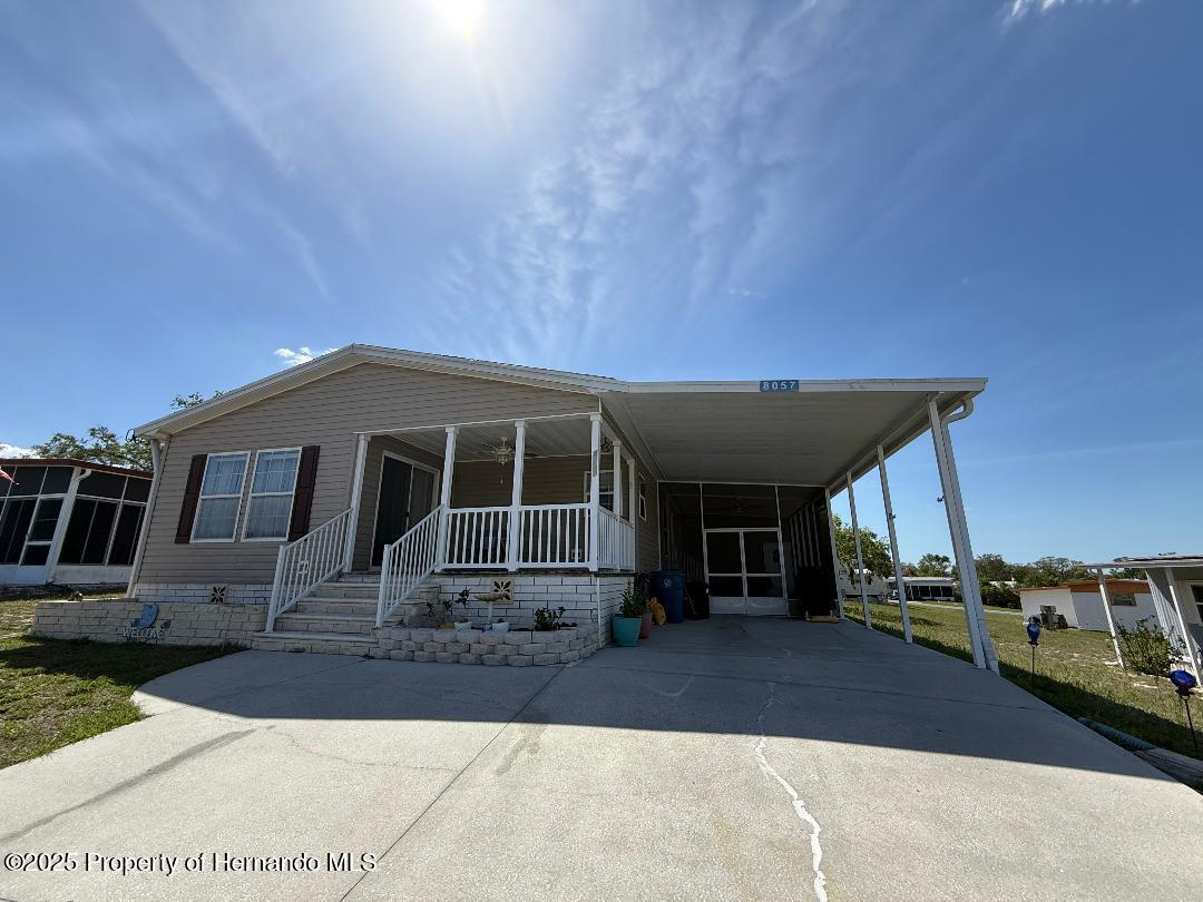 8057 Eastern Cir Drive, Brooksville, Florida image 2