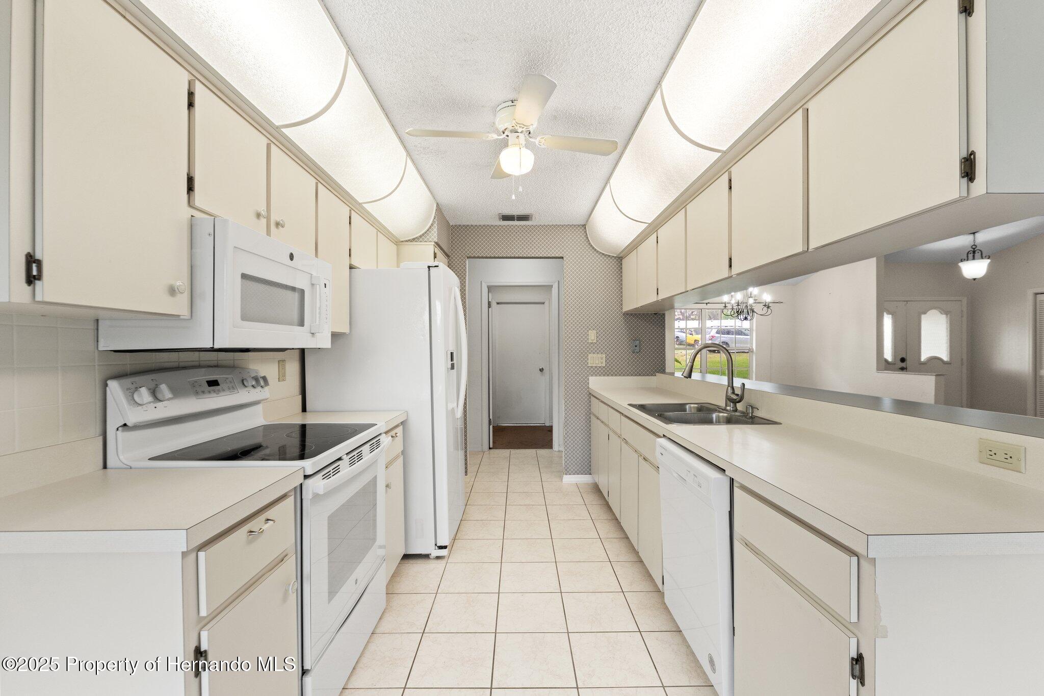 6058 Waycross Drive, Spring Hill, Florida image 14