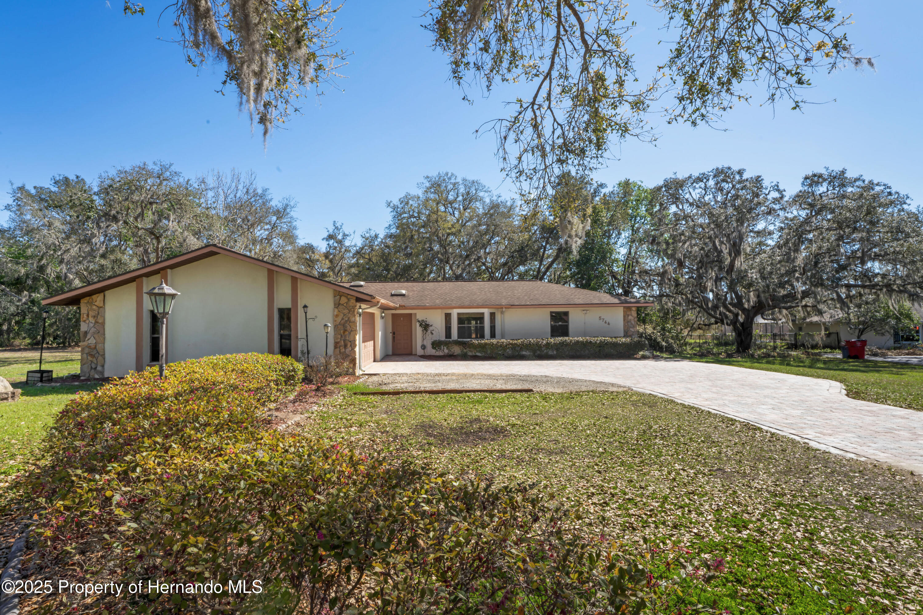 5744 E Jasmine Lane, Inverness, Florida image 2