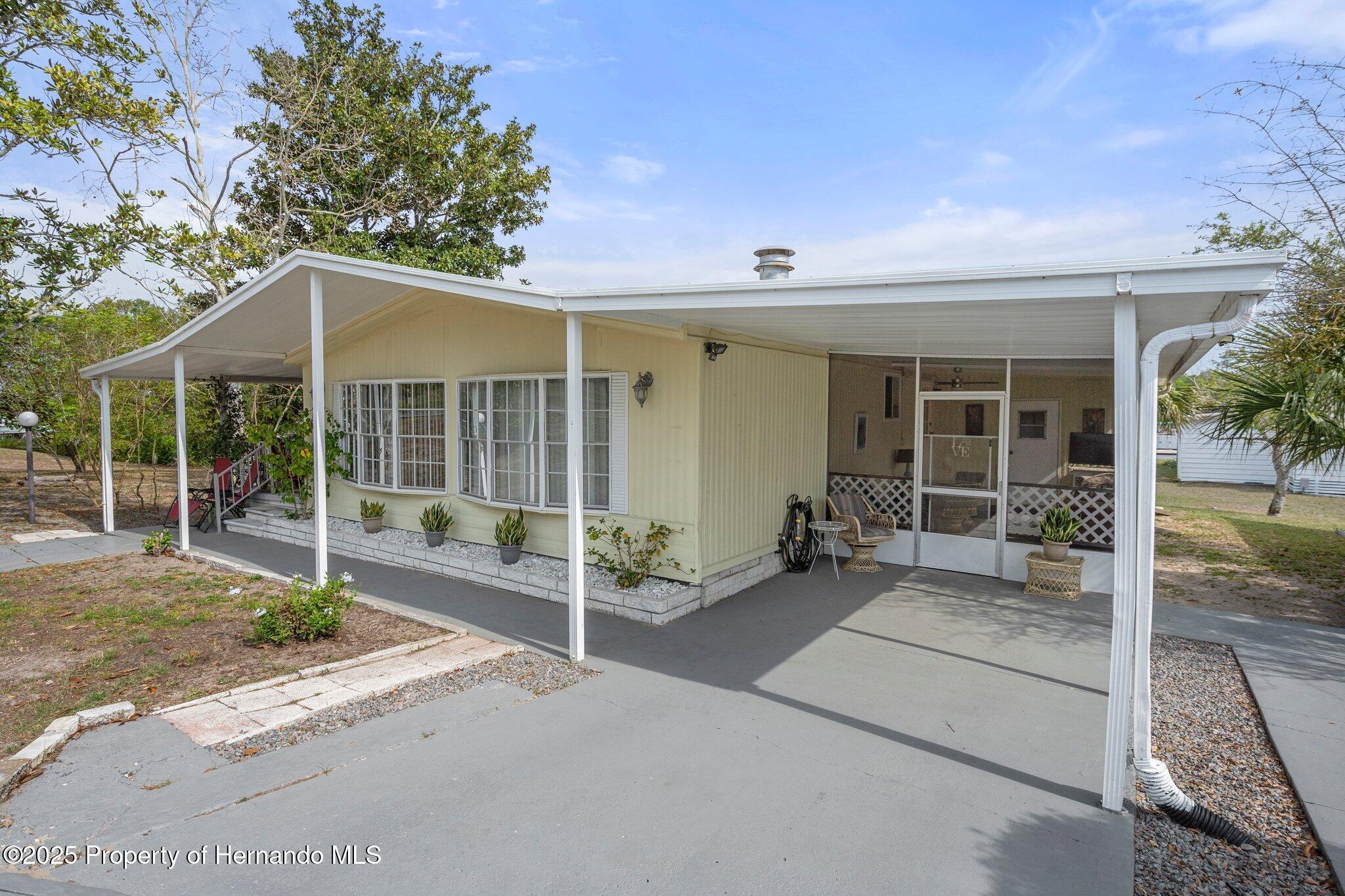 8599 Highpoint Boulevard, Brooksville, Florida image 2