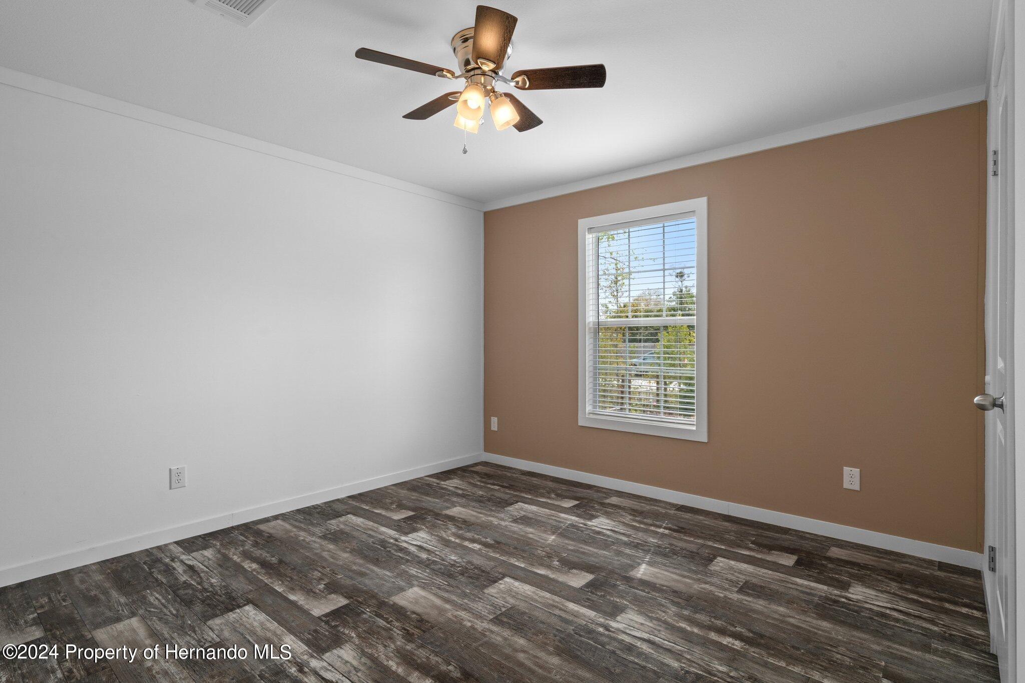 Spring Hill, Florida 34604, United States, 3 Bedrooms Bedrooms, ,2 BathroomsBathrooms,Residential,Pending,33065