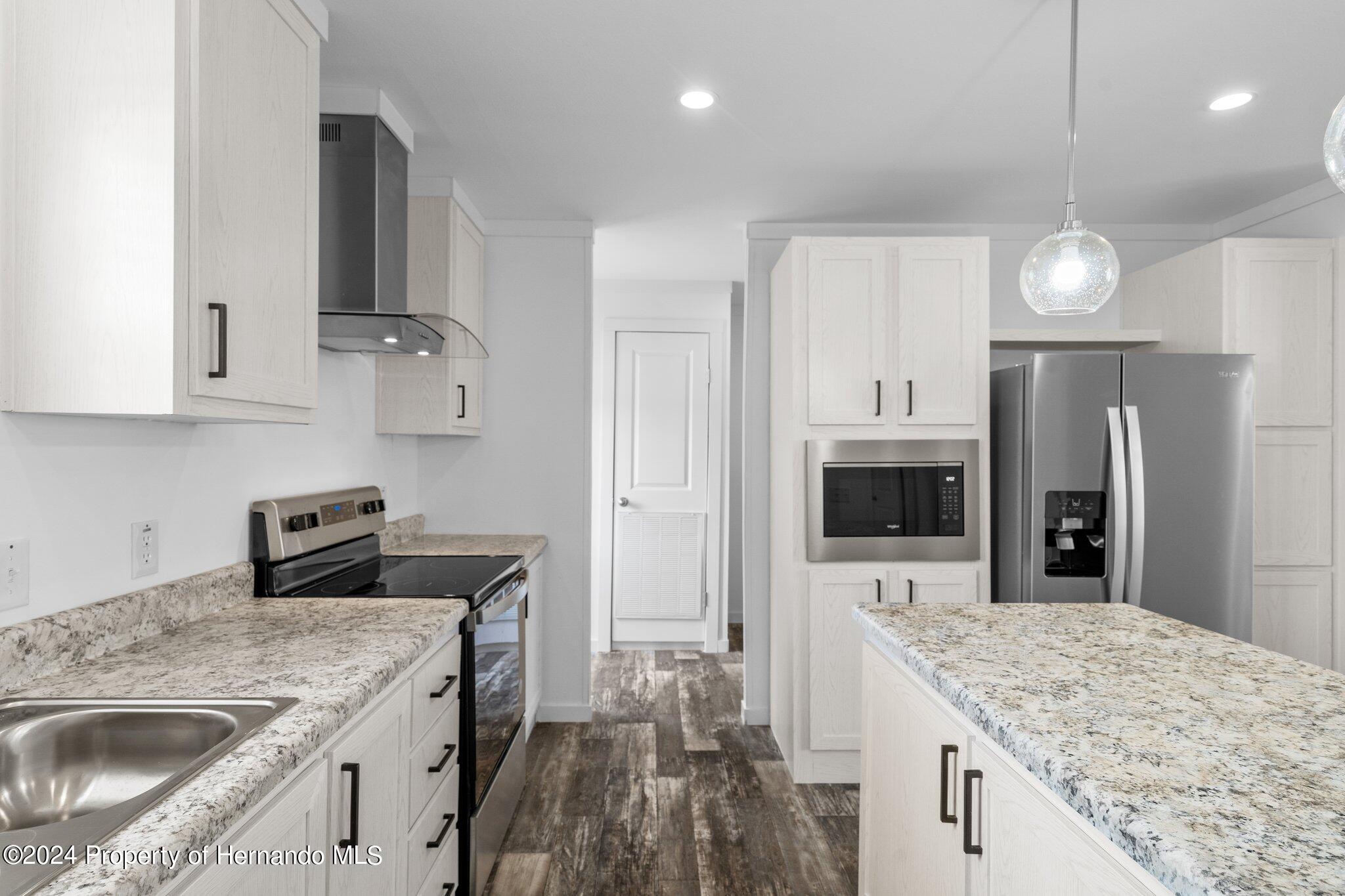 Spring Hill, Florida 34604, United States, 3 Bedrooms Bedrooms, ,2 BathroomsBathrooms,Residential,Pending,33065