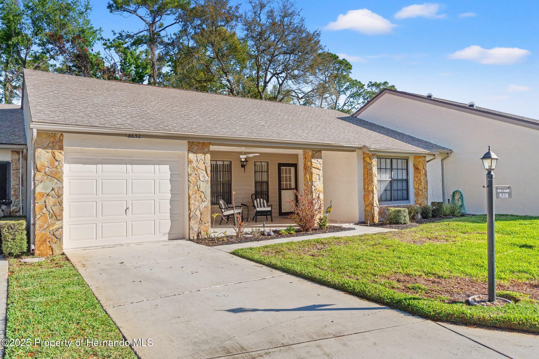 6652 Brambleleaf Drive, Spring Hill, Florida image 3