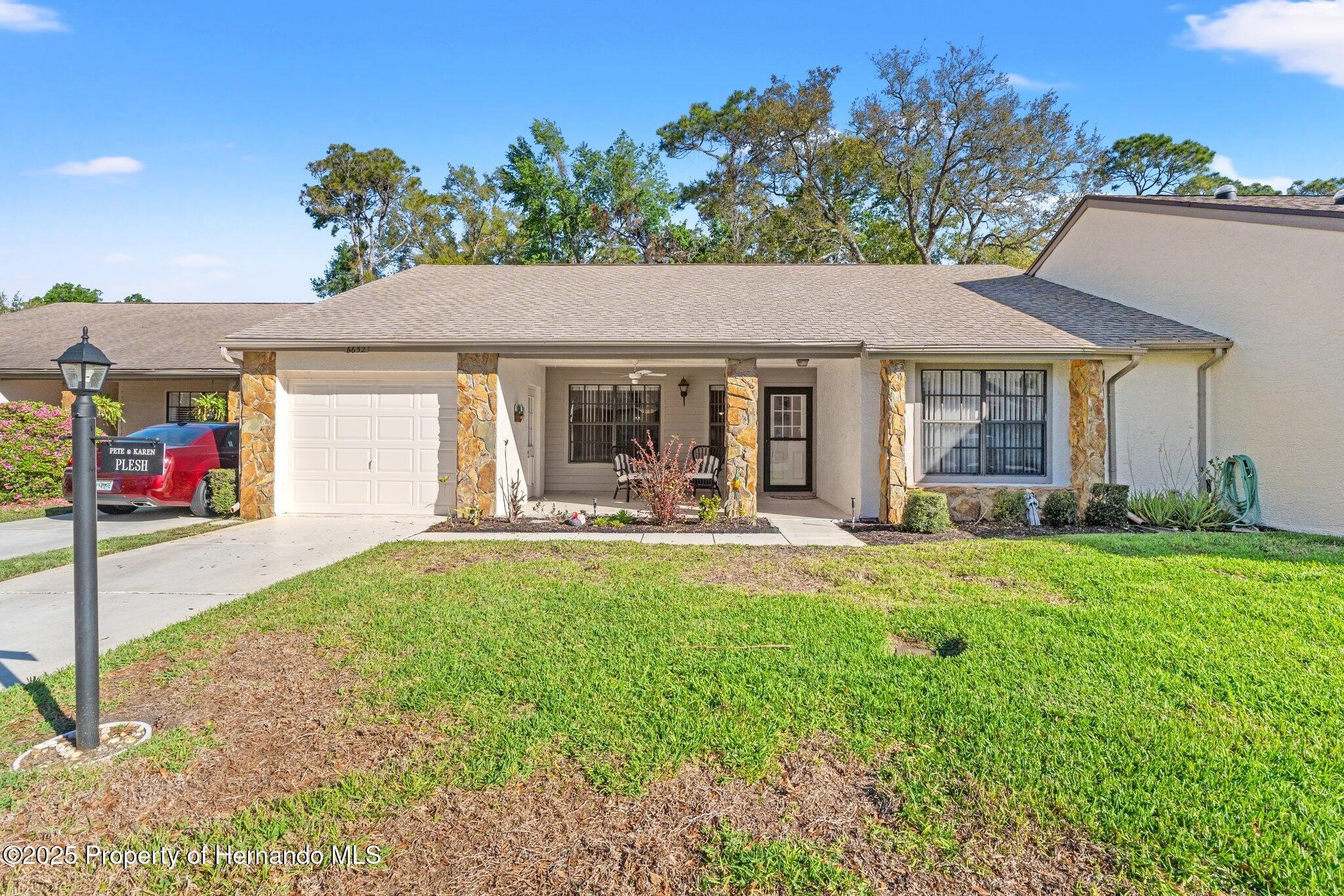 6652 Brambleleaf Drive, Spring Hill, Florida image 2
