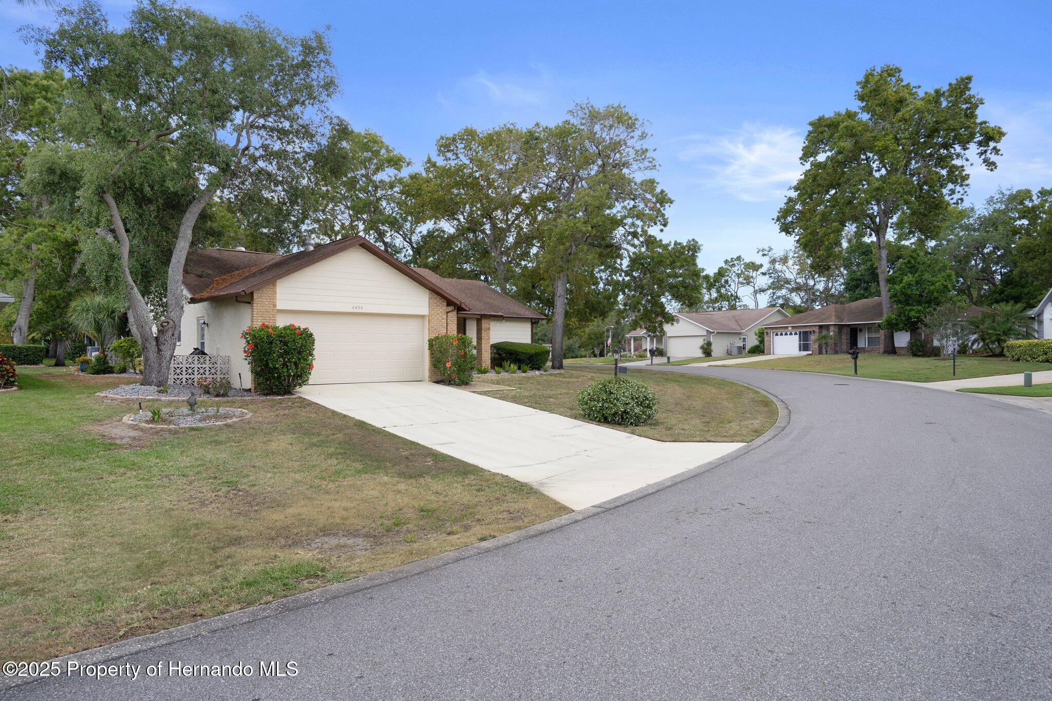 6490 Pine Meadows Drive, Spring Hill, Florida image 4