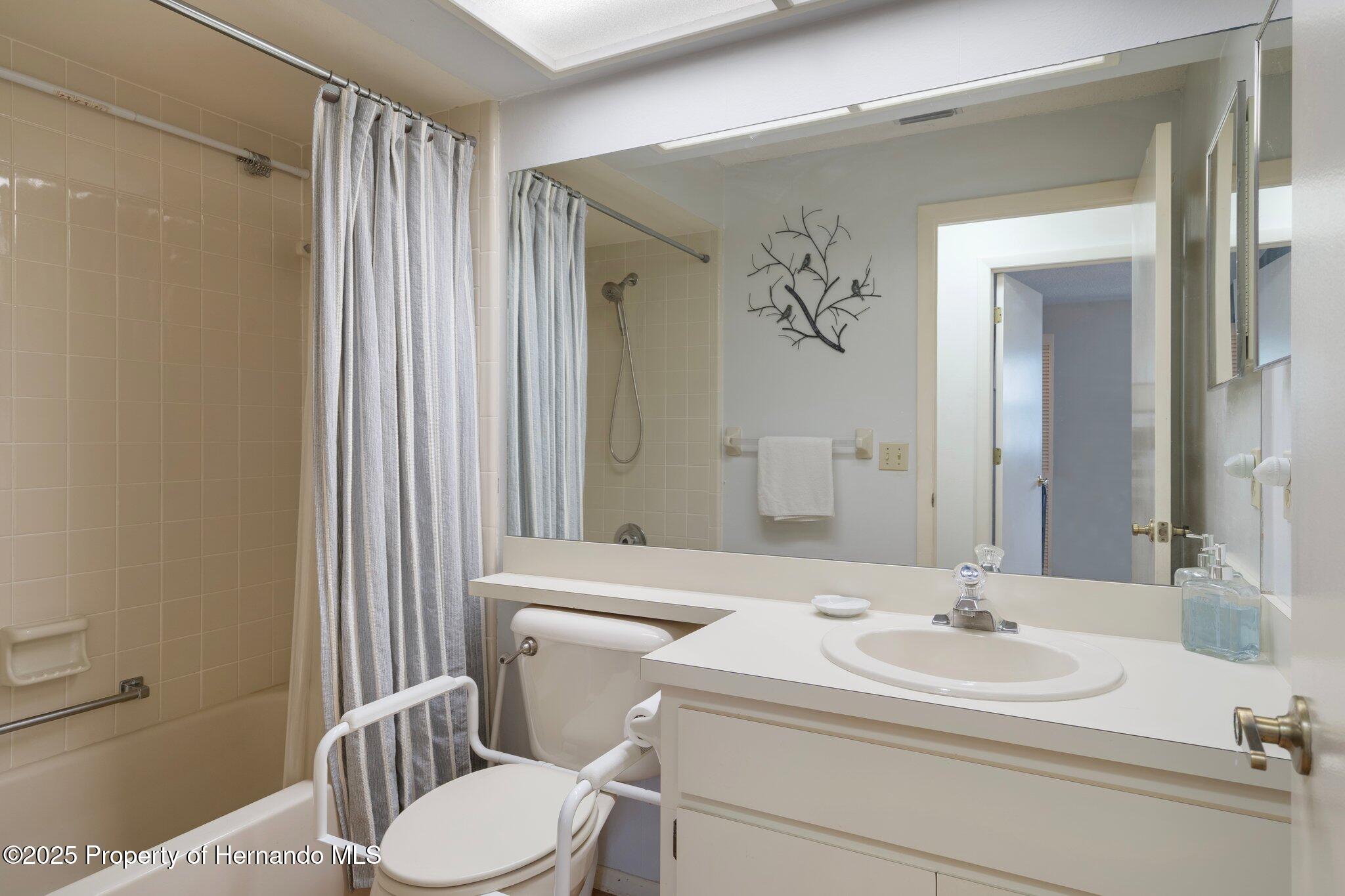 6490 Pine Meadows Drive, Spring Hill, Florida image 38
