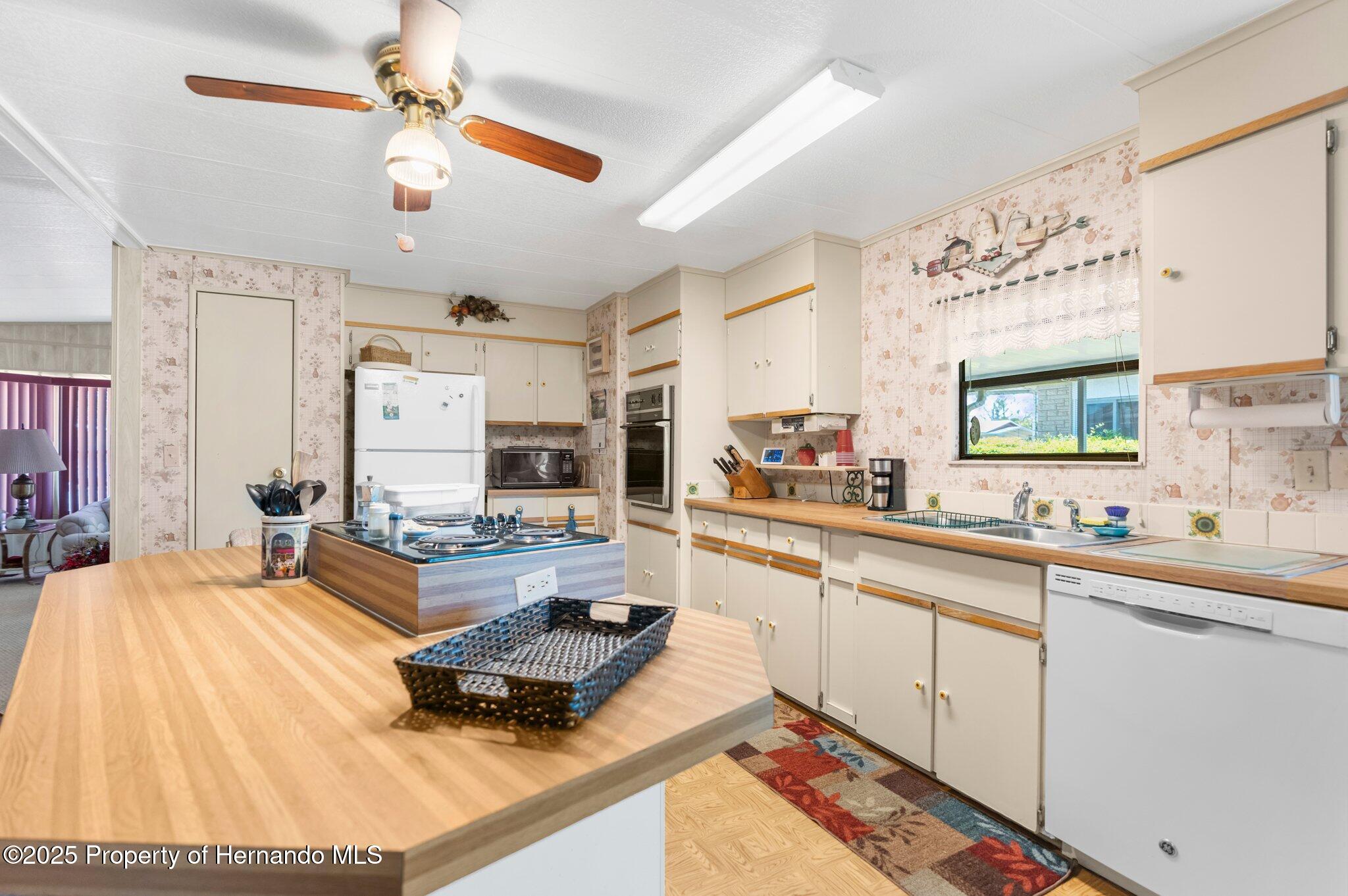 8257 Fiesta Street, Brooksville, Florida image 39
