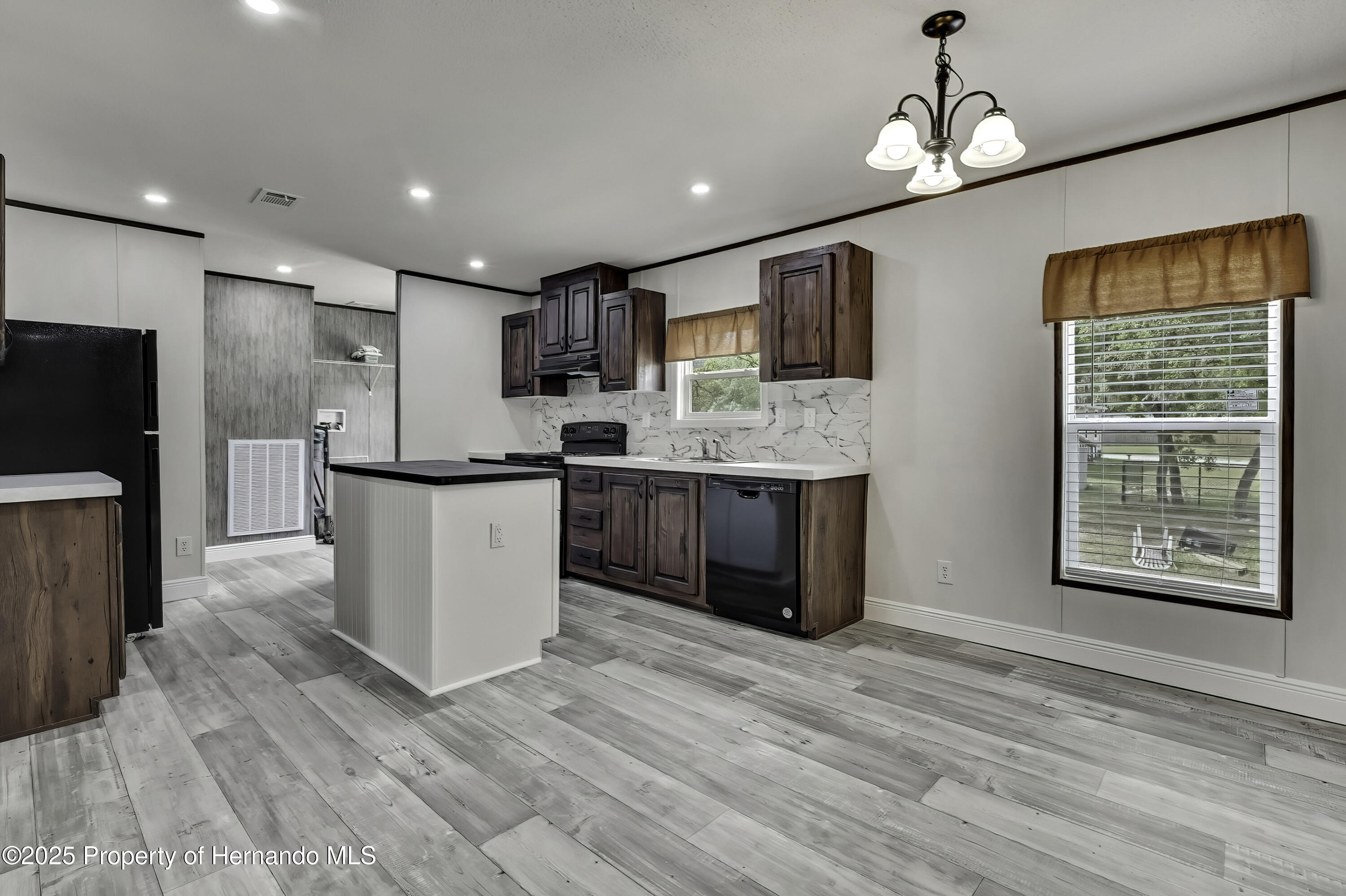 11008 Knuckey Road, Weeki Wachee, Florida image 9