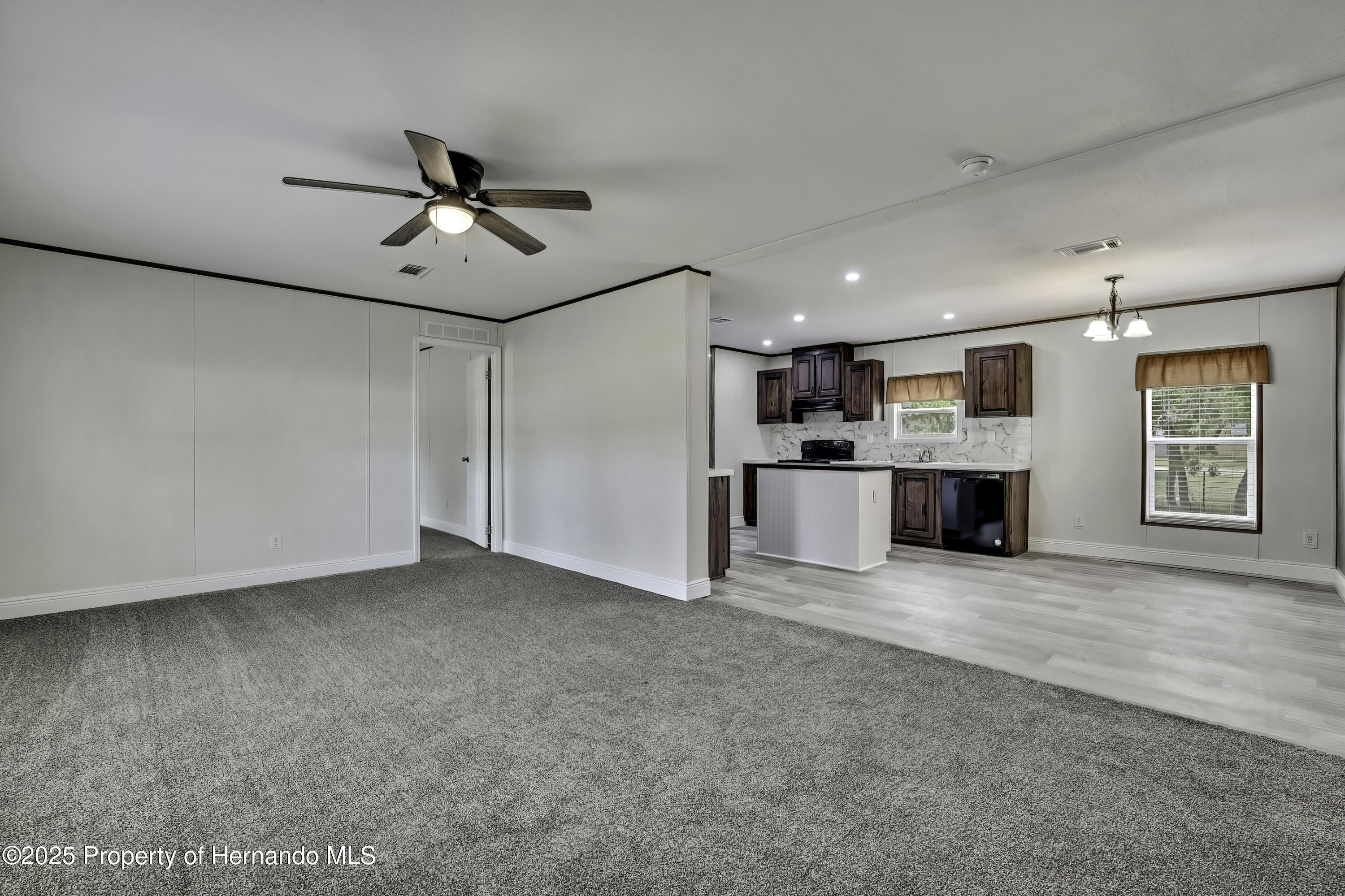 11008 Knuckey Road, Weeki Wachee, Florida image 2