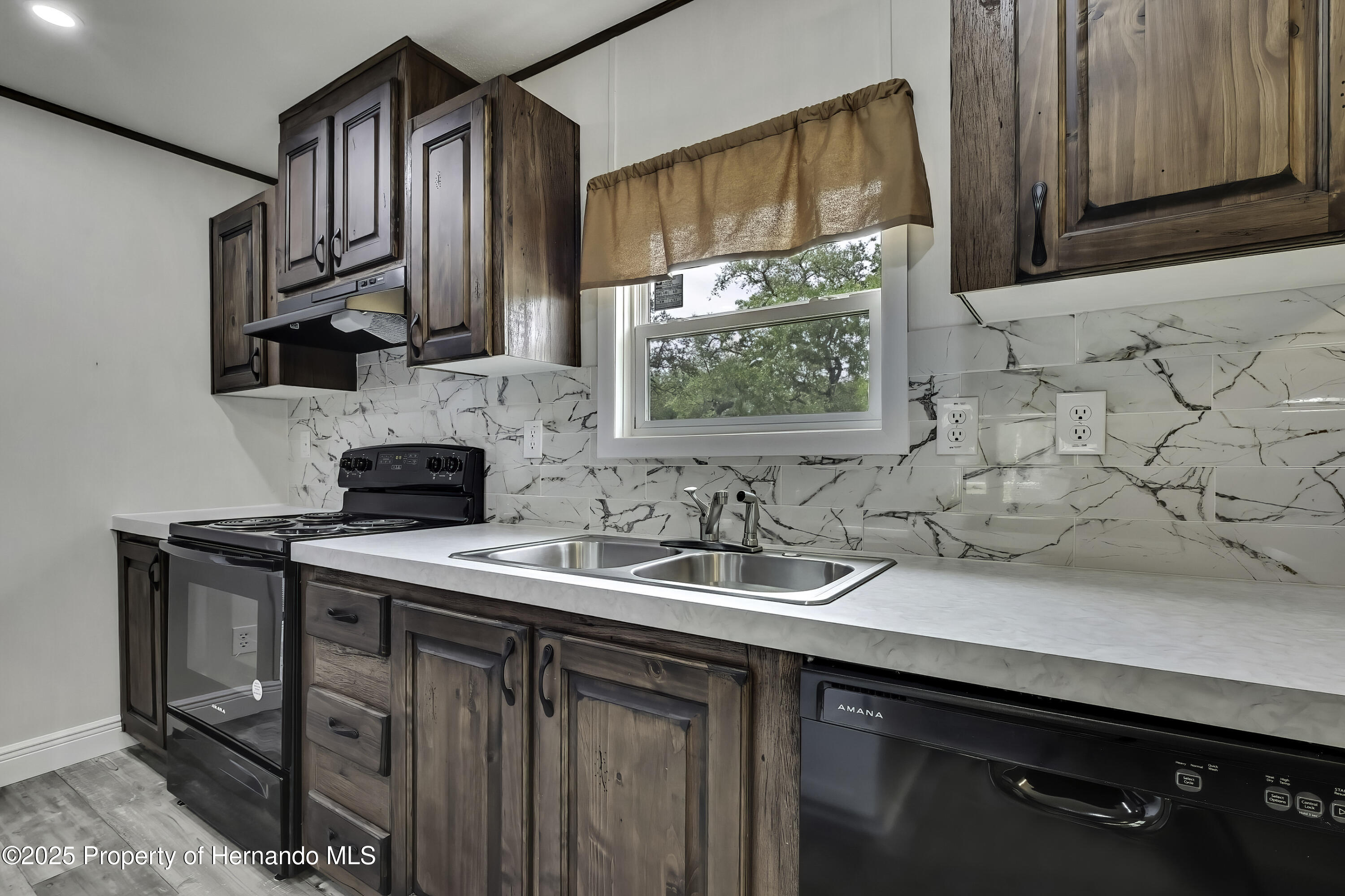 11008 Knuckey Road, Weeki Wachee, Florida image 11