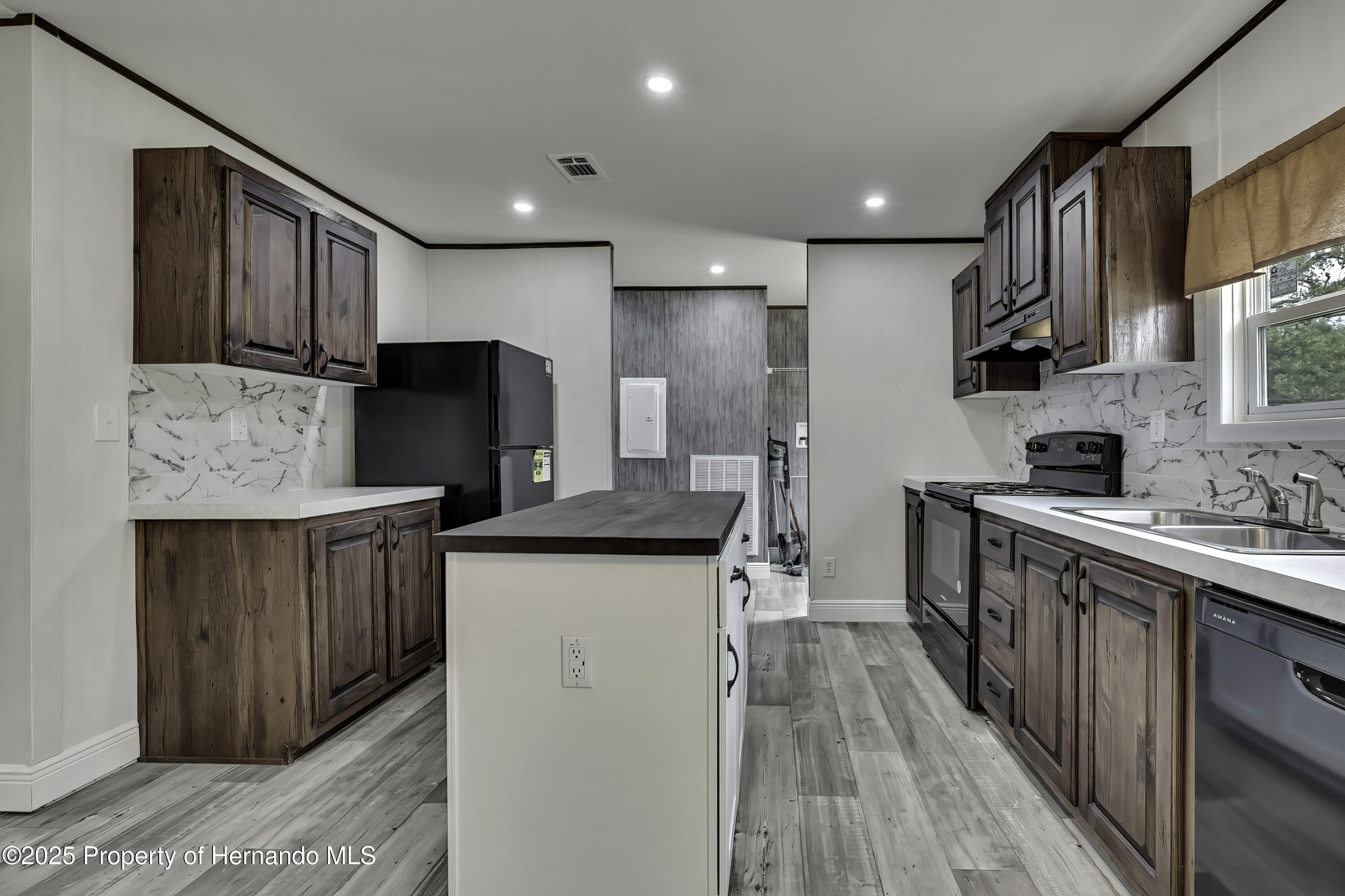 11008 Knuckey Road, Weeki Wachee, Florida image 10